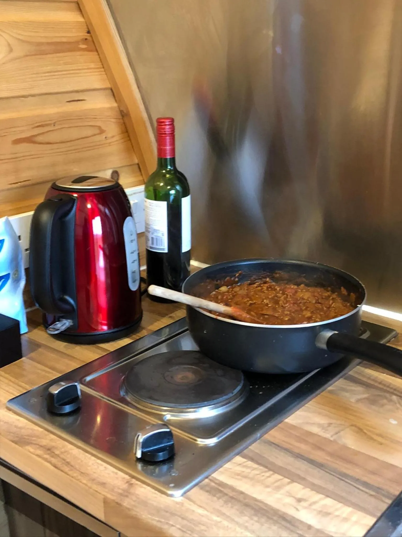 Kitchen or kitchenette in Loch Shin Glamping Pods