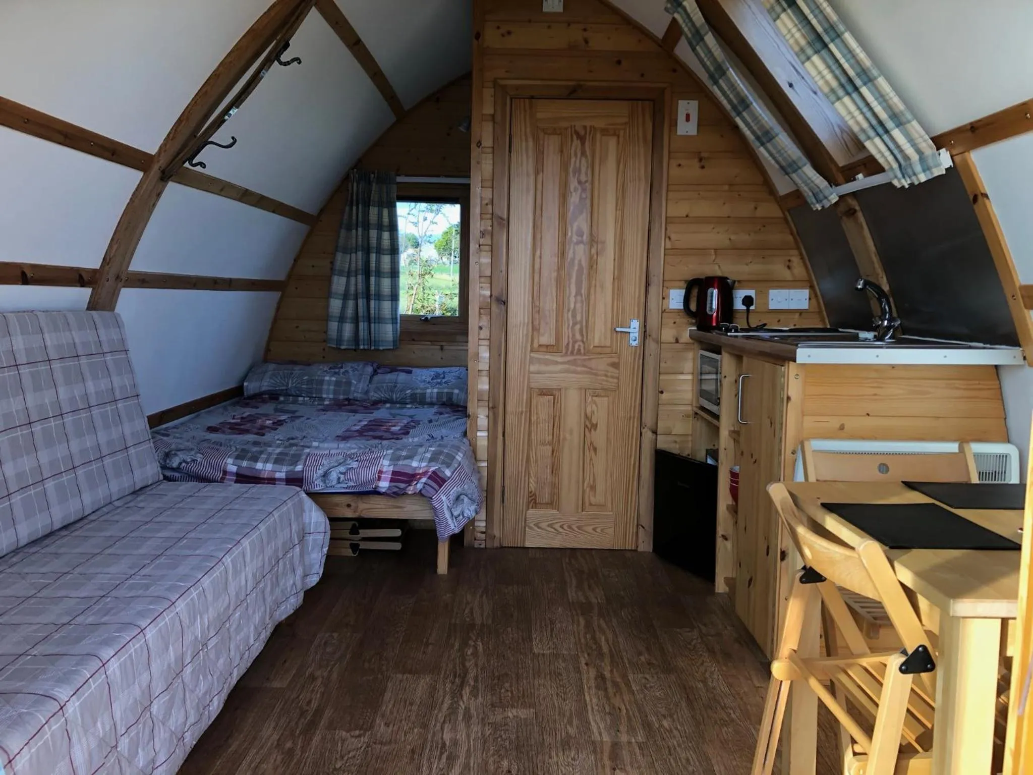 Living room, Bed in Loch Shin Glamping Pods