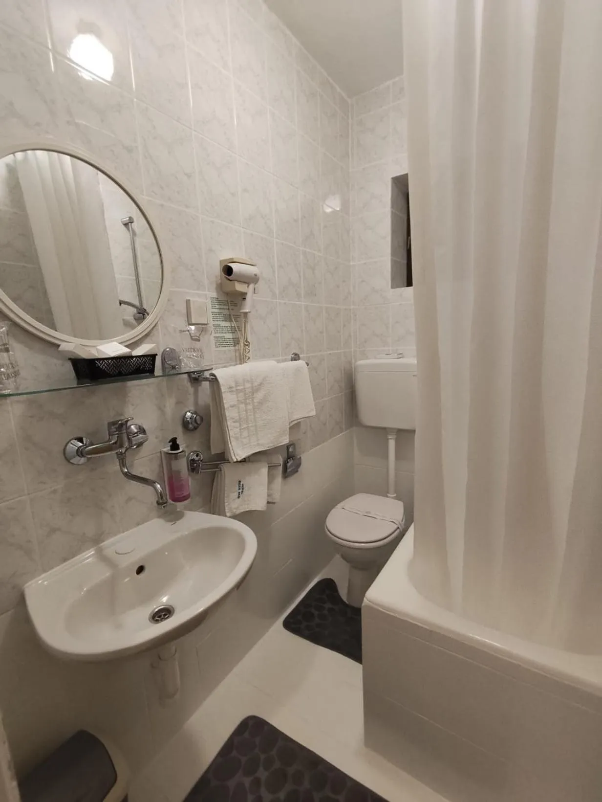 Bathroom in Hotel Biser