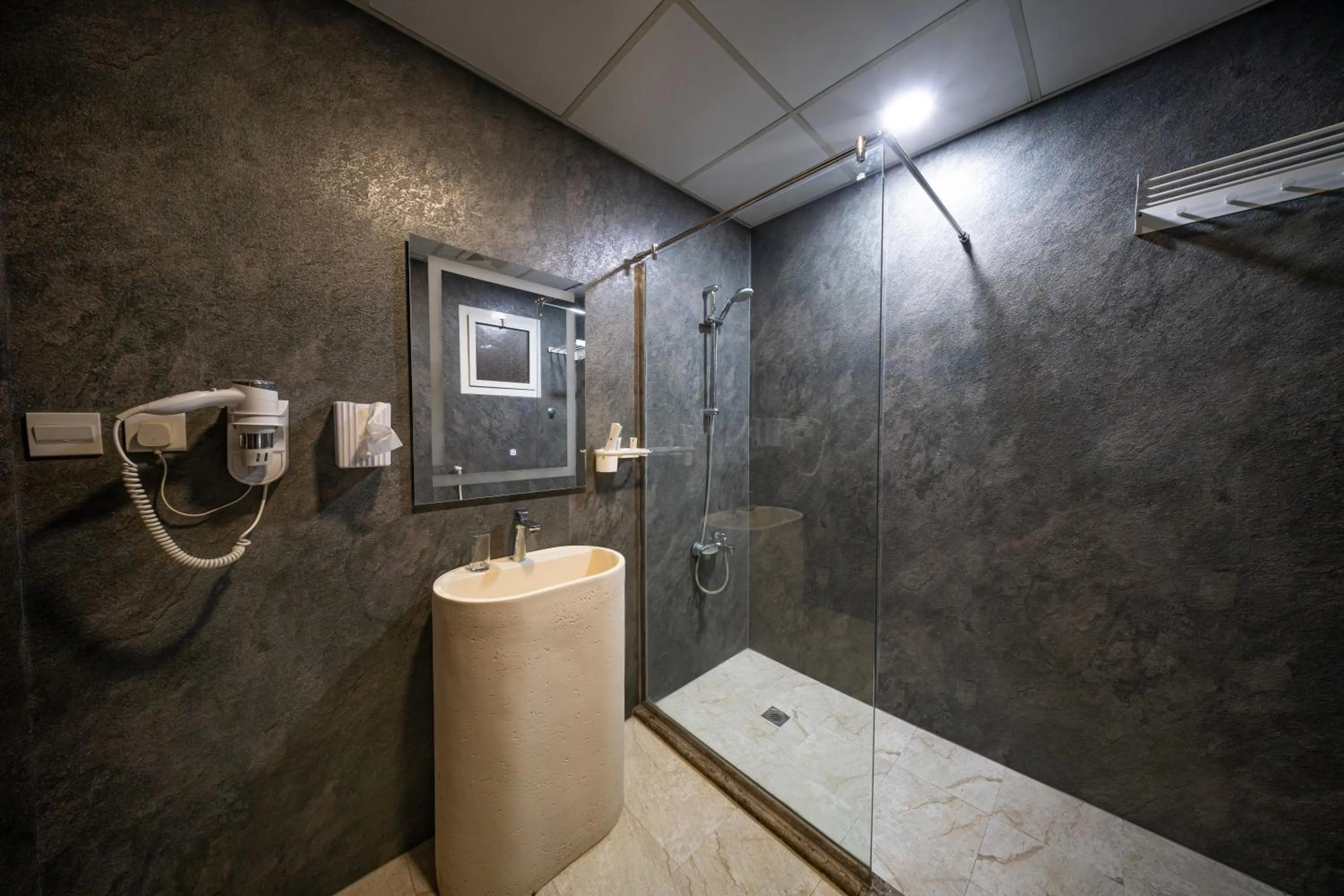 Golden Garden Al Corniche