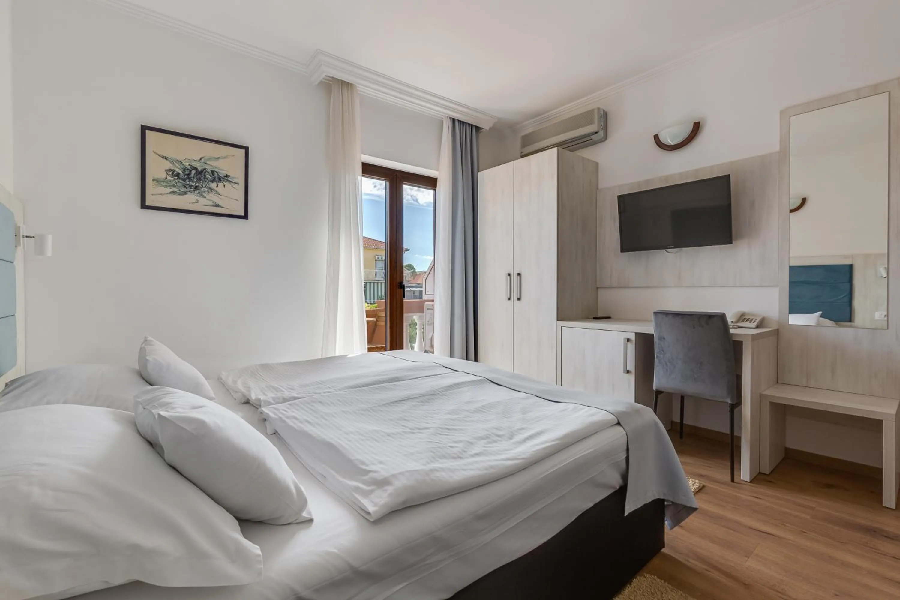 Bed in Hotel Marinko