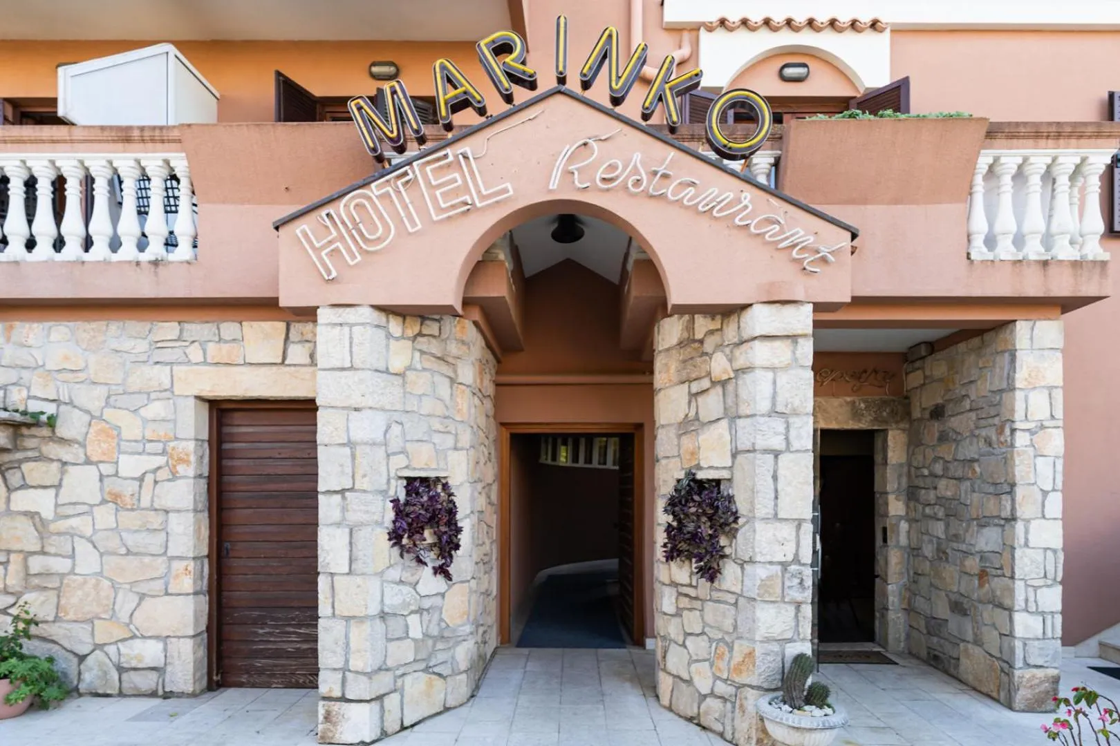 Facade/entrance in Hotel Marinko