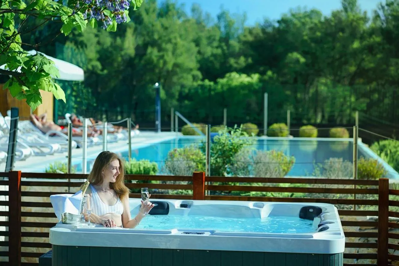 Hot Spring Bath in Hotel Vrata Krke