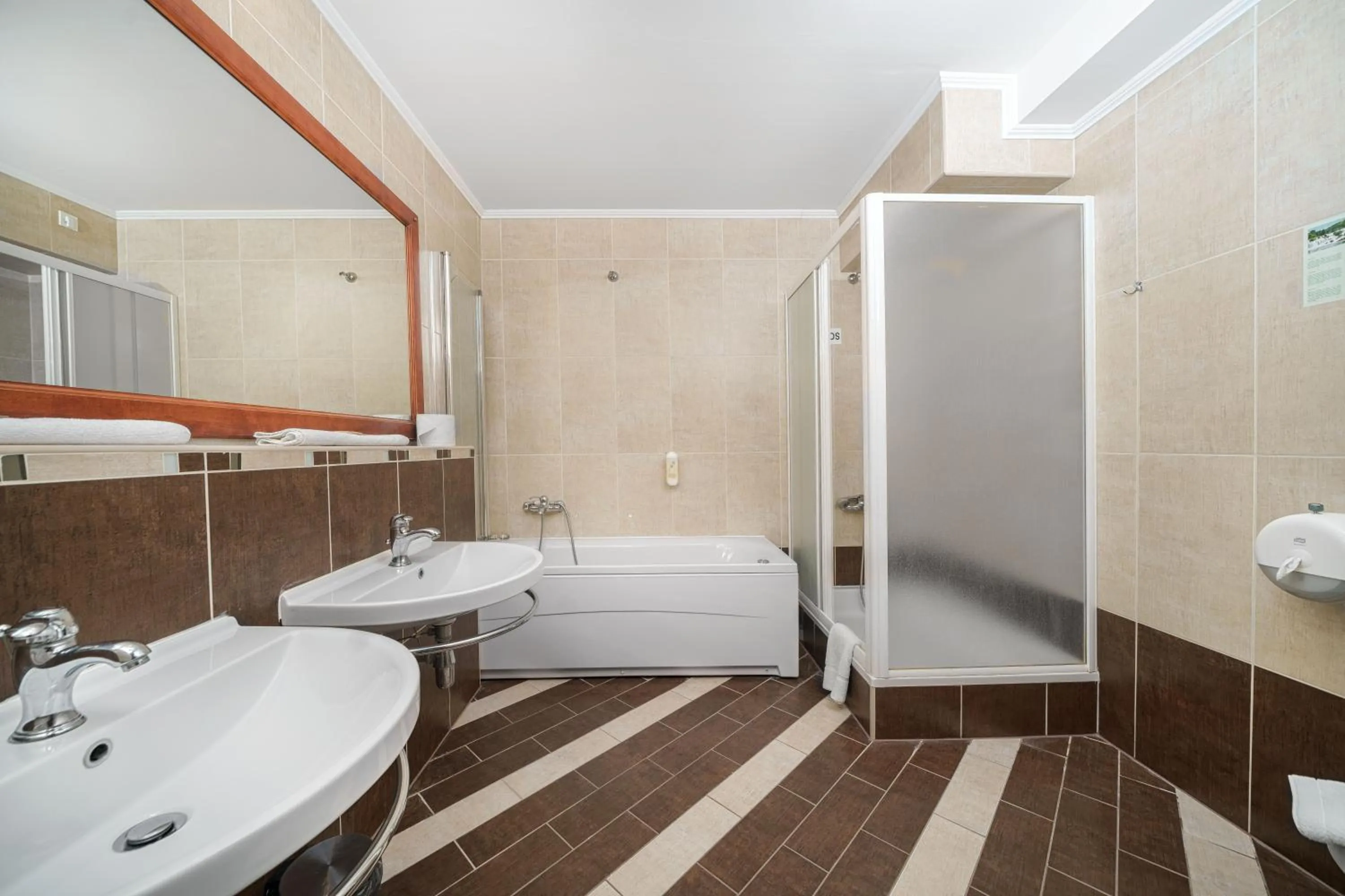 Shower in Hotel Vrata Krke