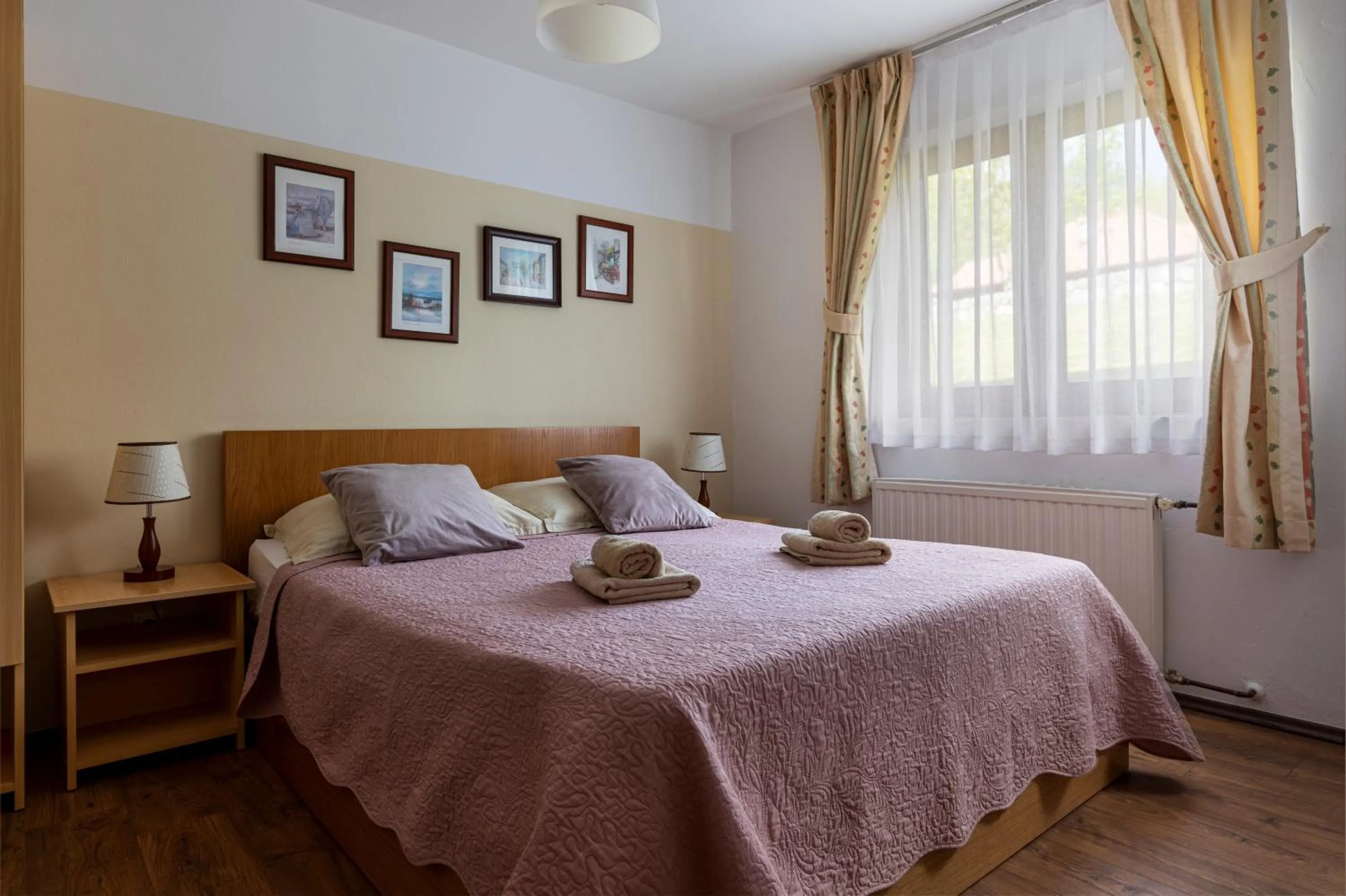 Bed in Tourist Center Marko