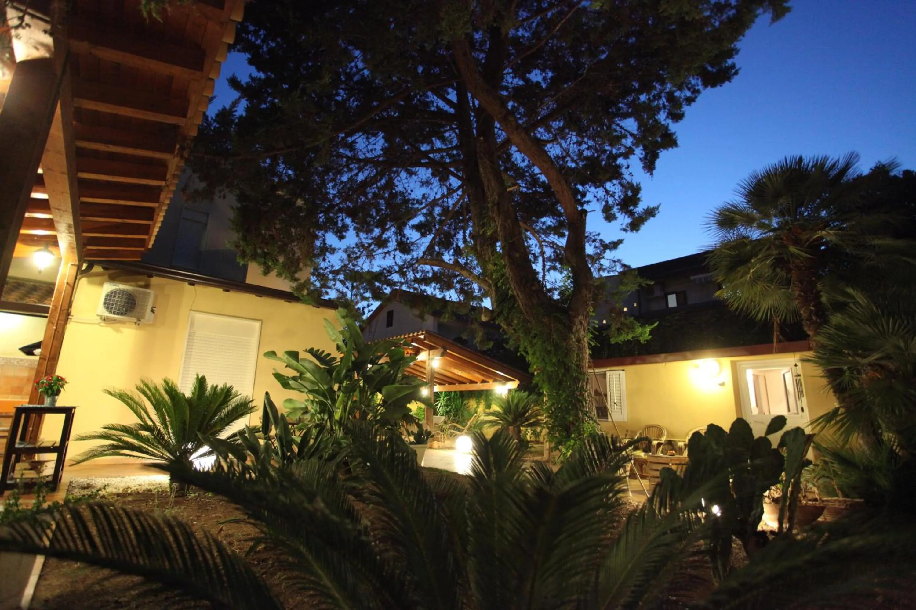 Patio in B&B Villa Maiolica