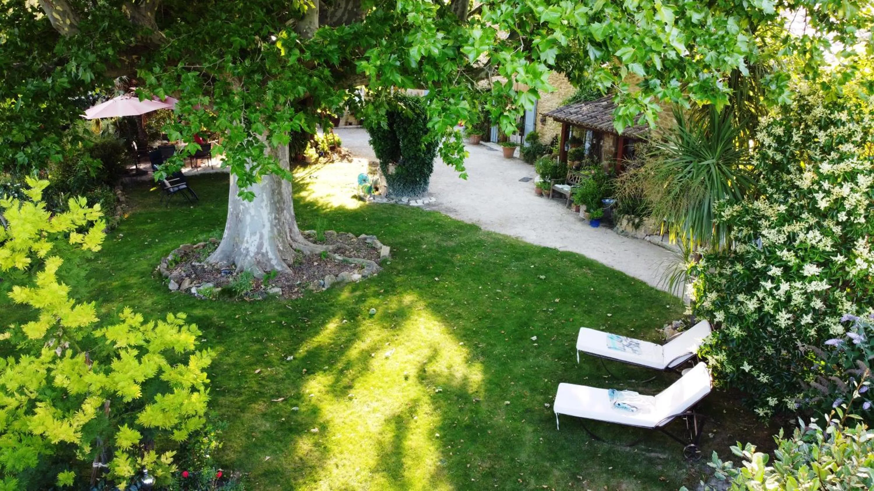 Garden view in Mas du Clos de l'Escarrat