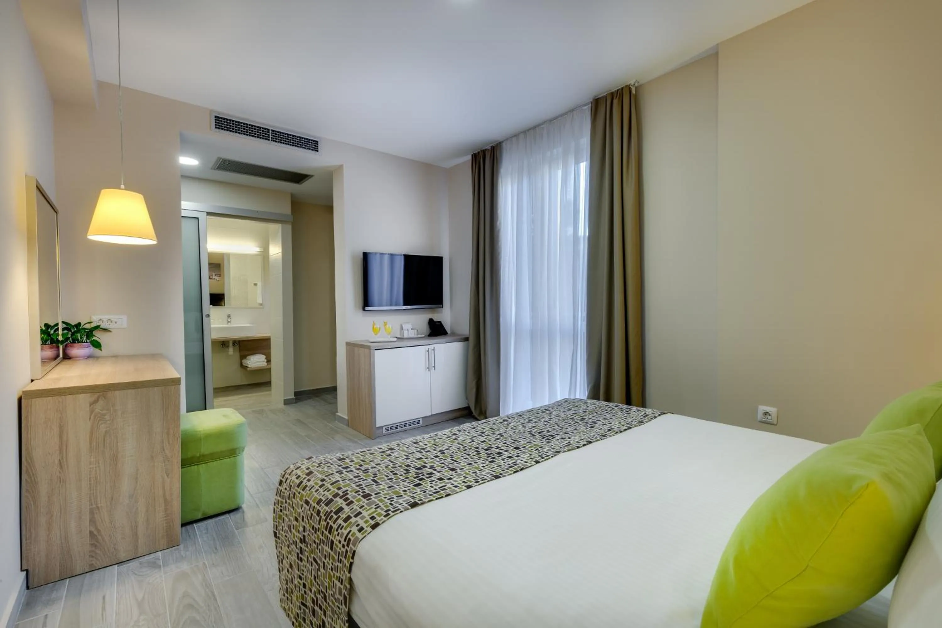 Bedroom, Bed in Hotel Pinija