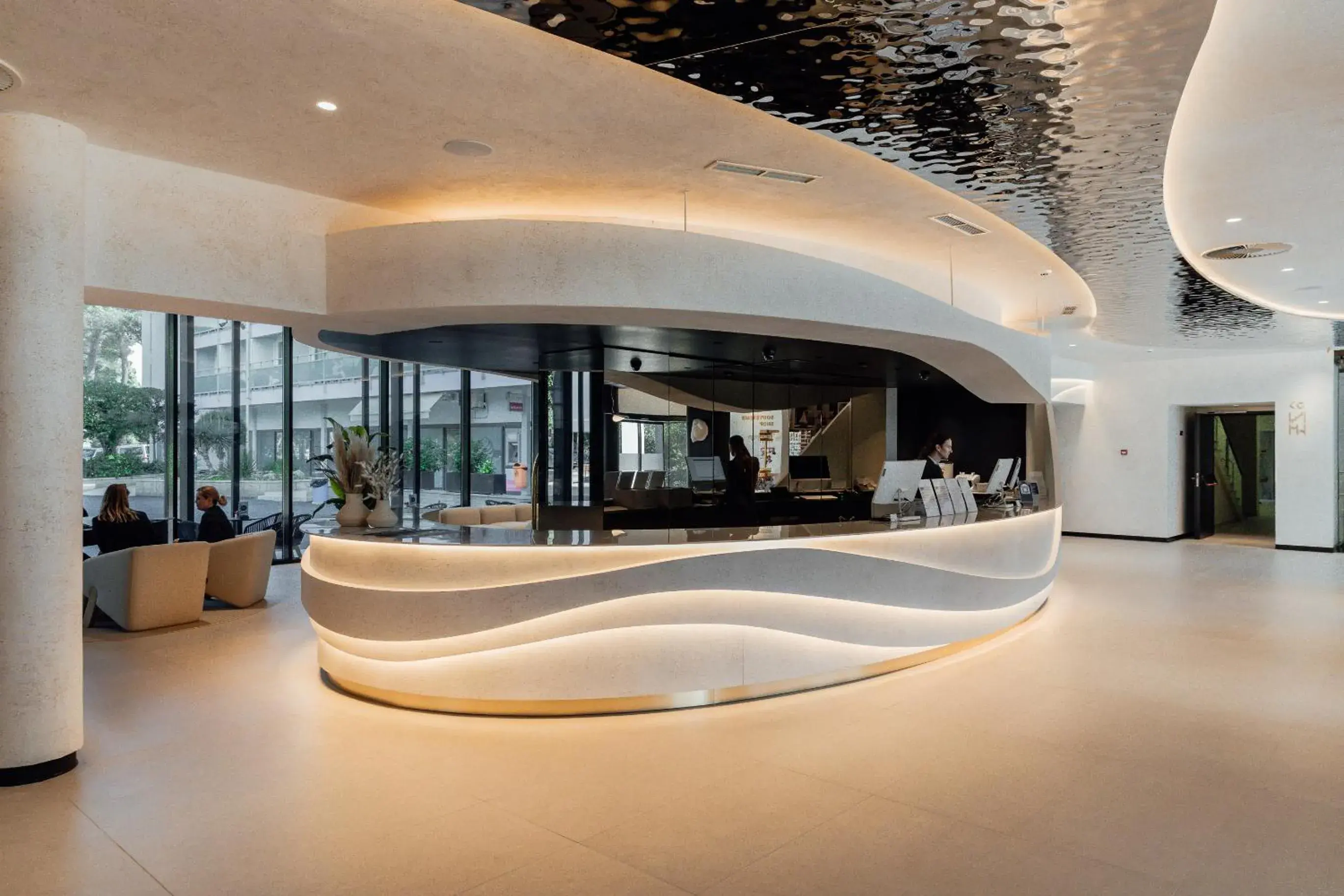 Lobby or reception in Hotel Pinija Lobby or reception in Hotel Pinija