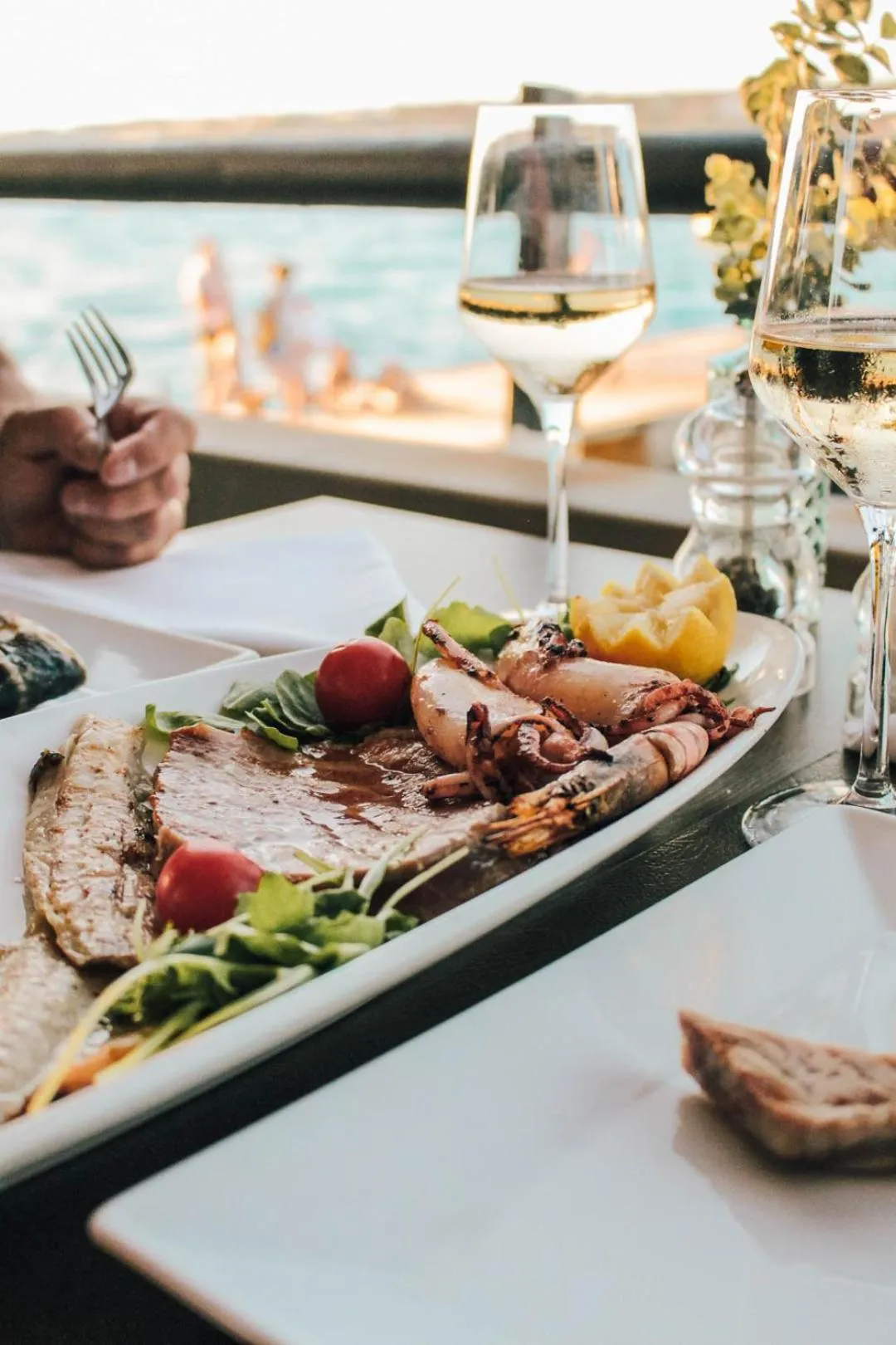 Restaurant/places to eat in Hotel Pinija