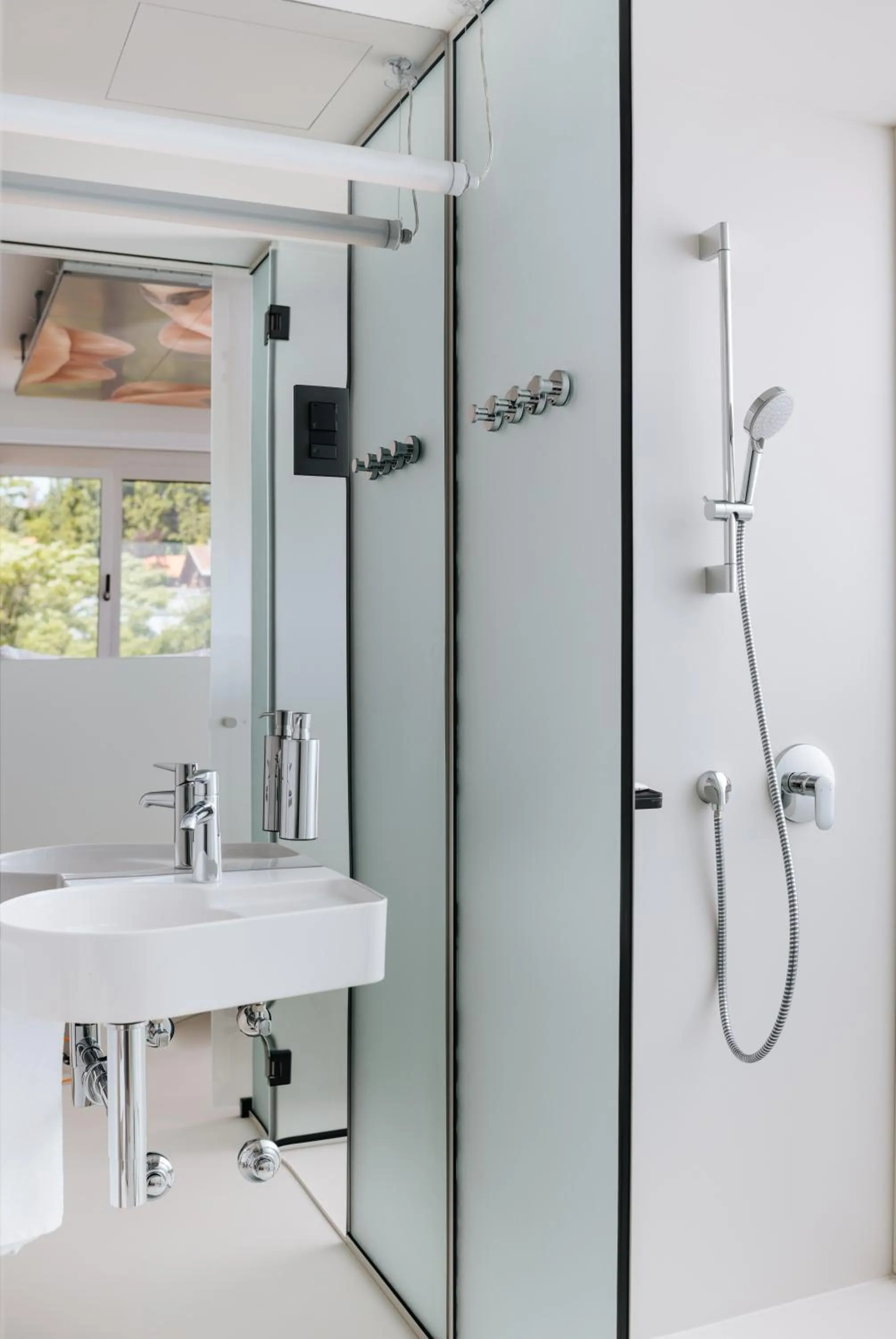 Shower in Stellar Boutique Modules by Maistra City Vibes