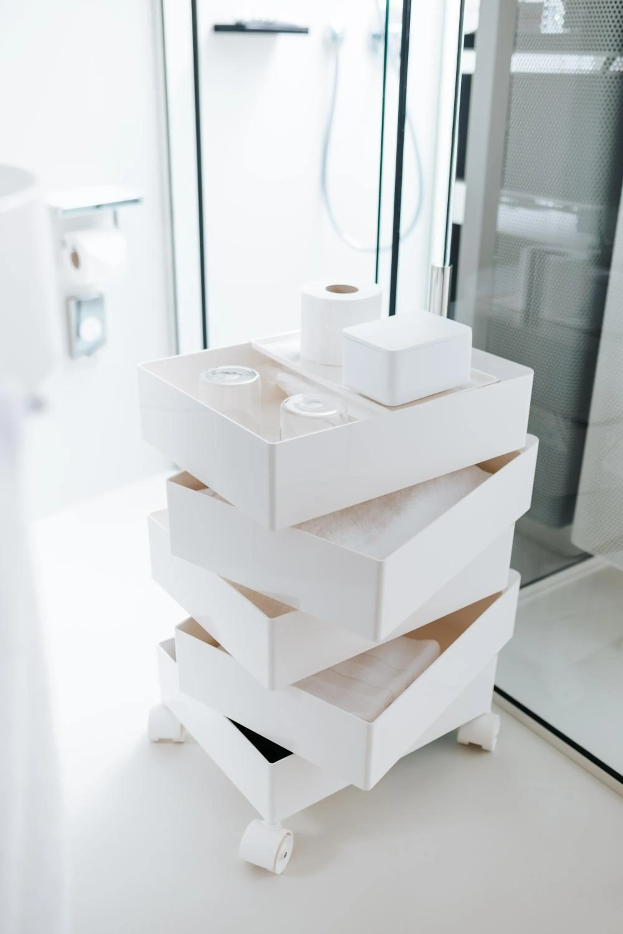 Shower in Stellar Boutique Modules by Maistra City Vibes