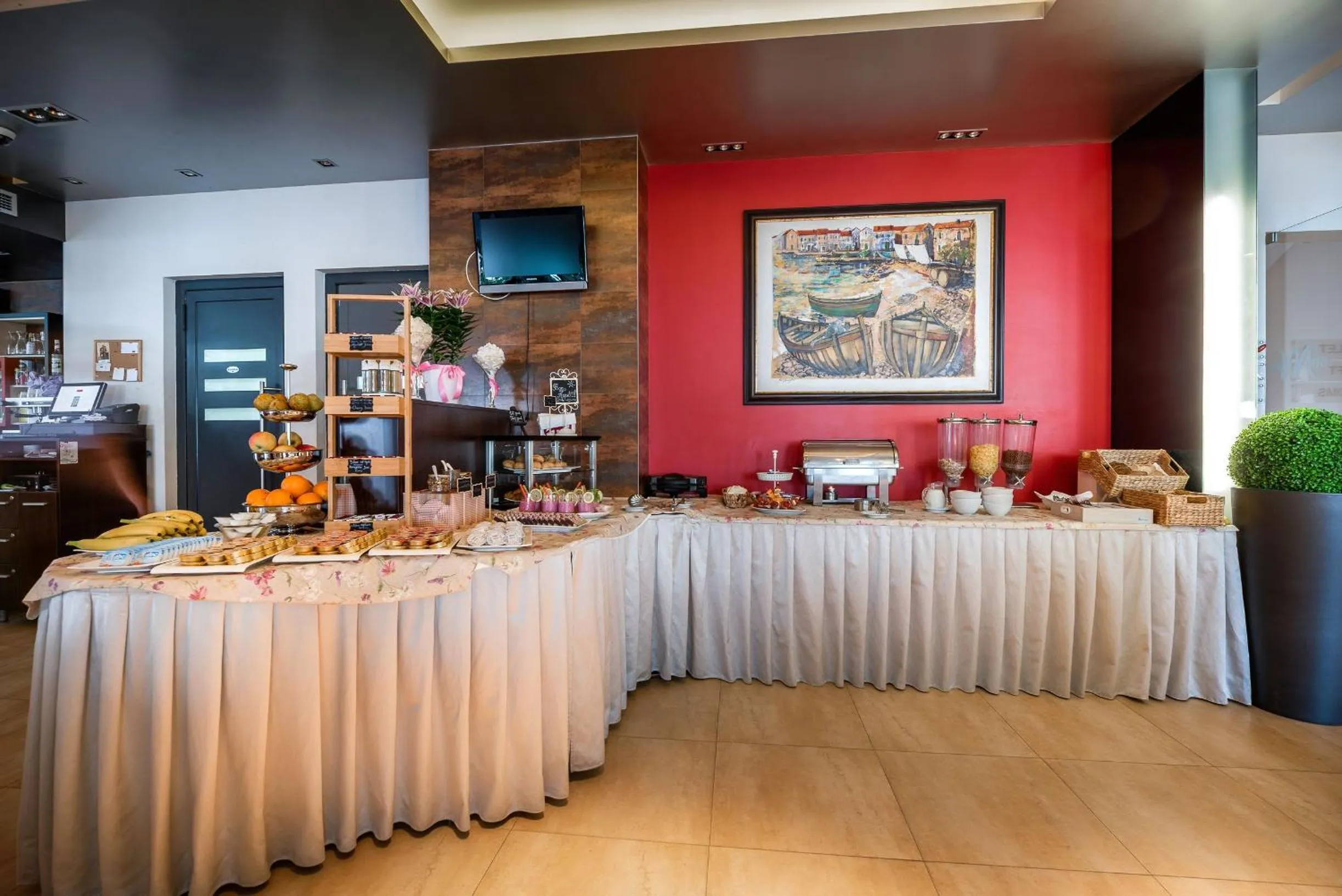 Restaurant/places to eat in Hotel Maritimo