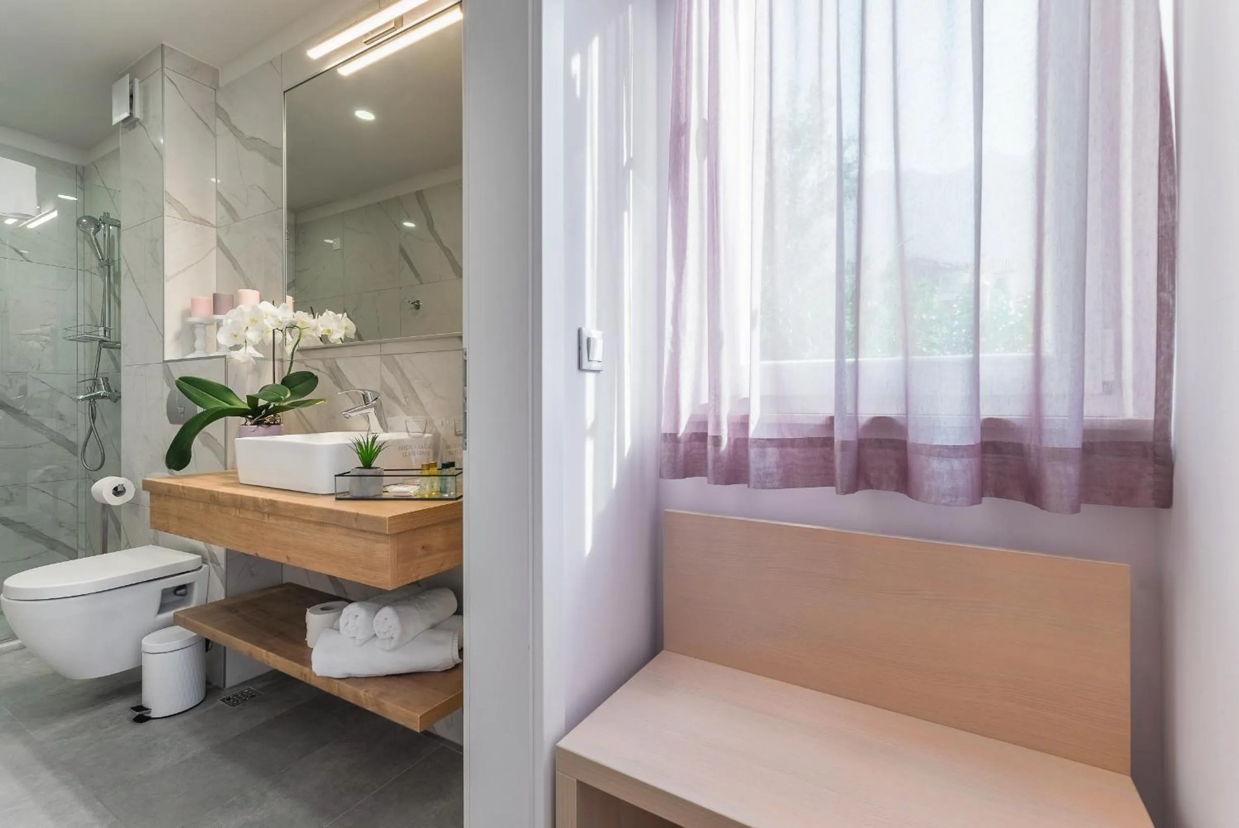 Shower in Hotel Maritimo