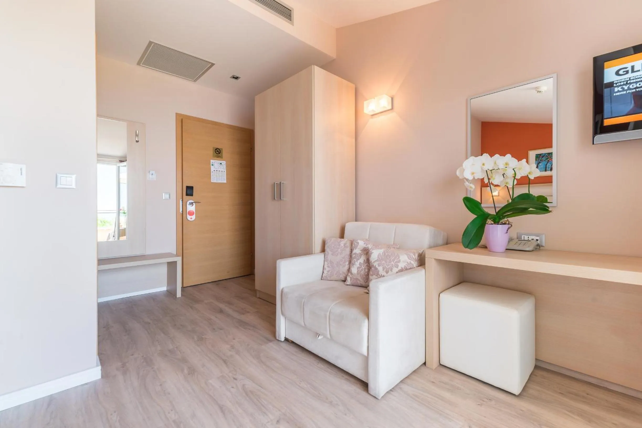 Photo of the whole room in Hotel Maritimo