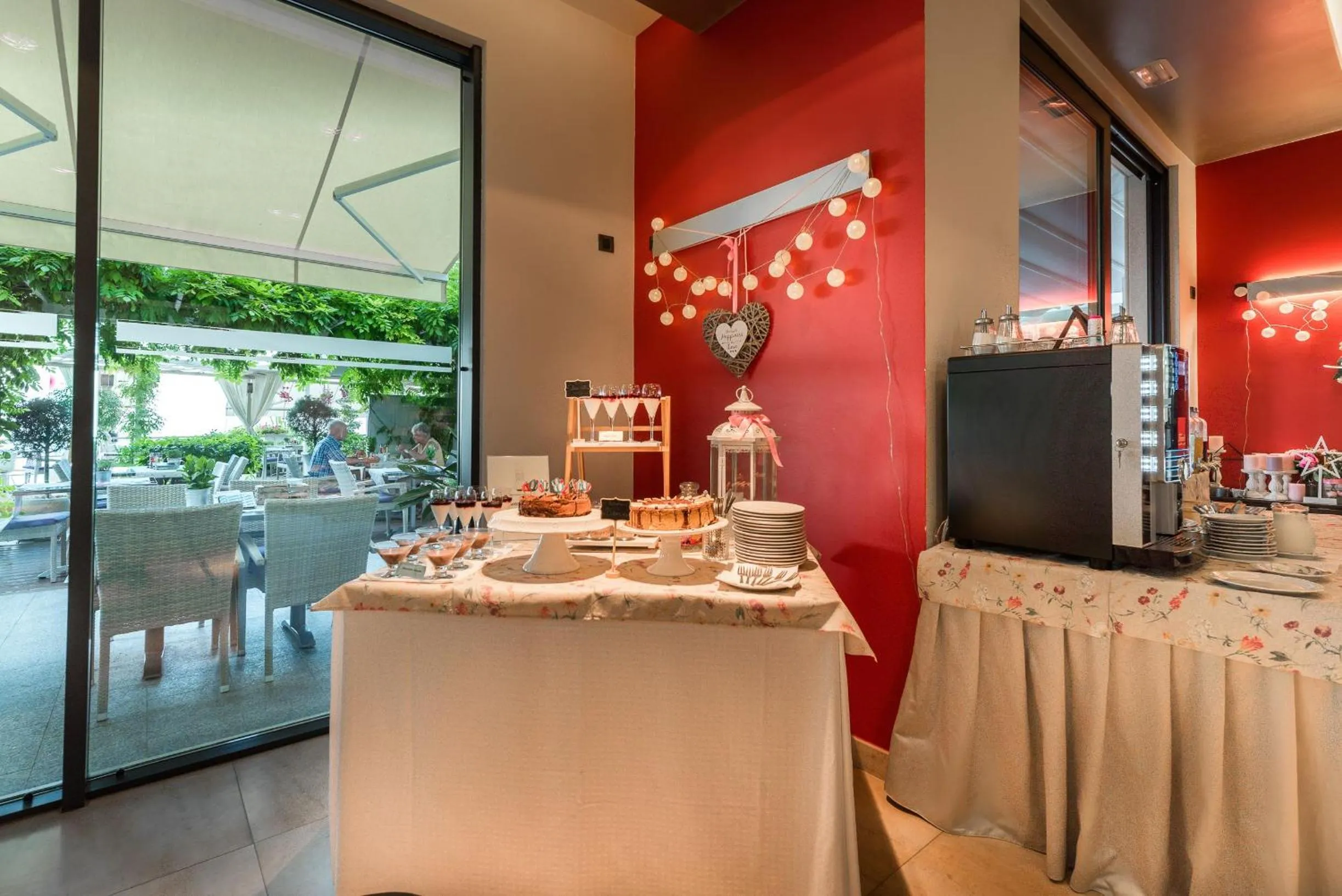 Restaurant/places to eat in Hotel Maritimo