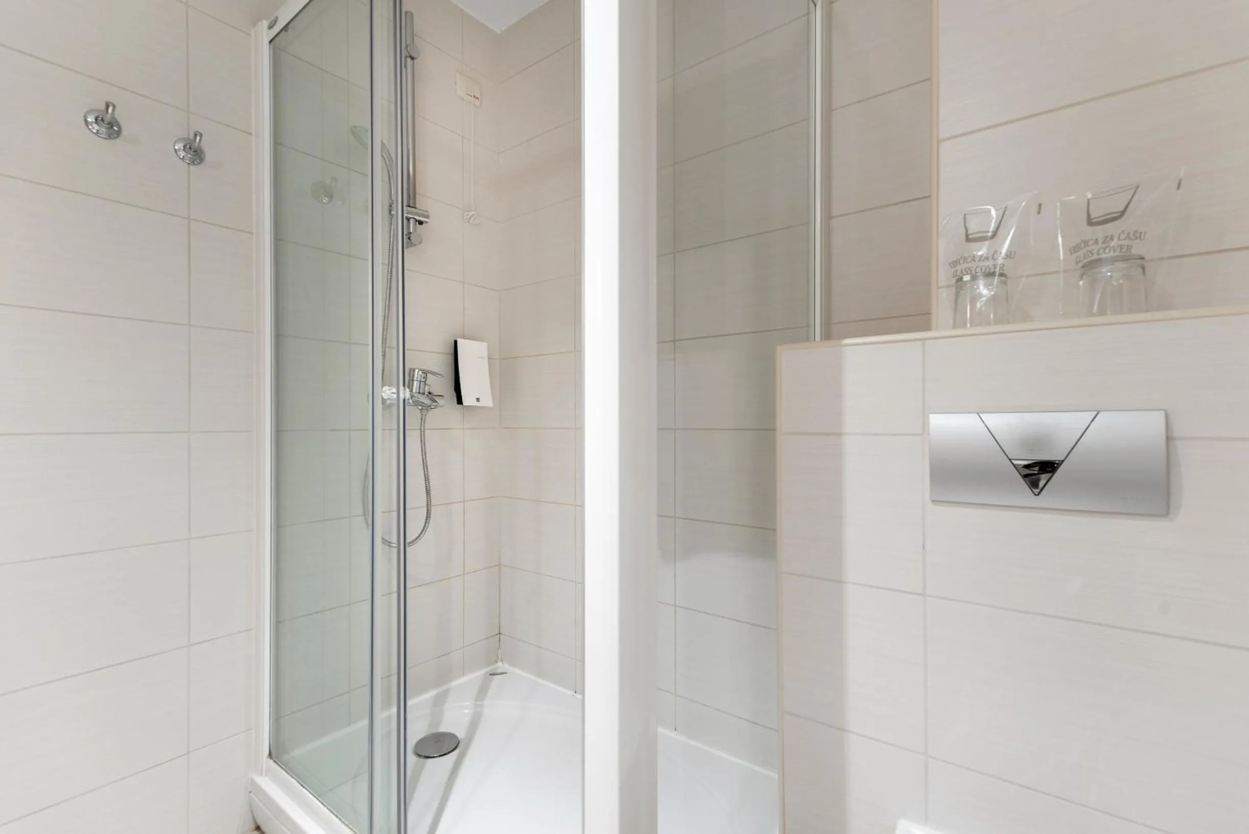 Shower in Hotel Maritimo