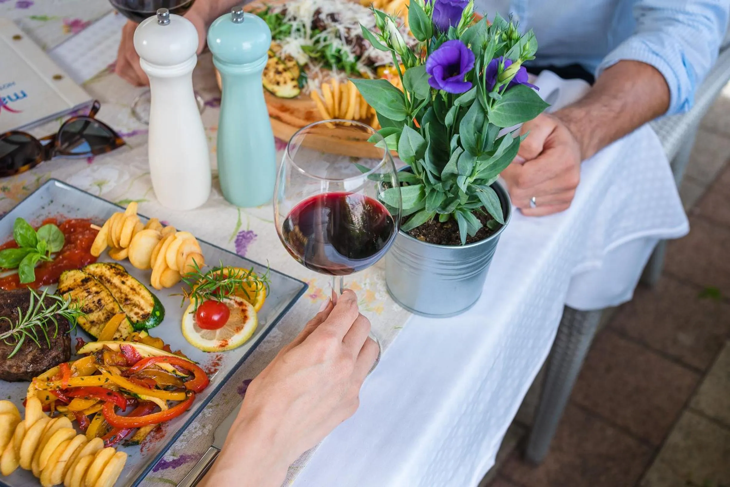 Restaurant/places to eat in Hotel Maritimo