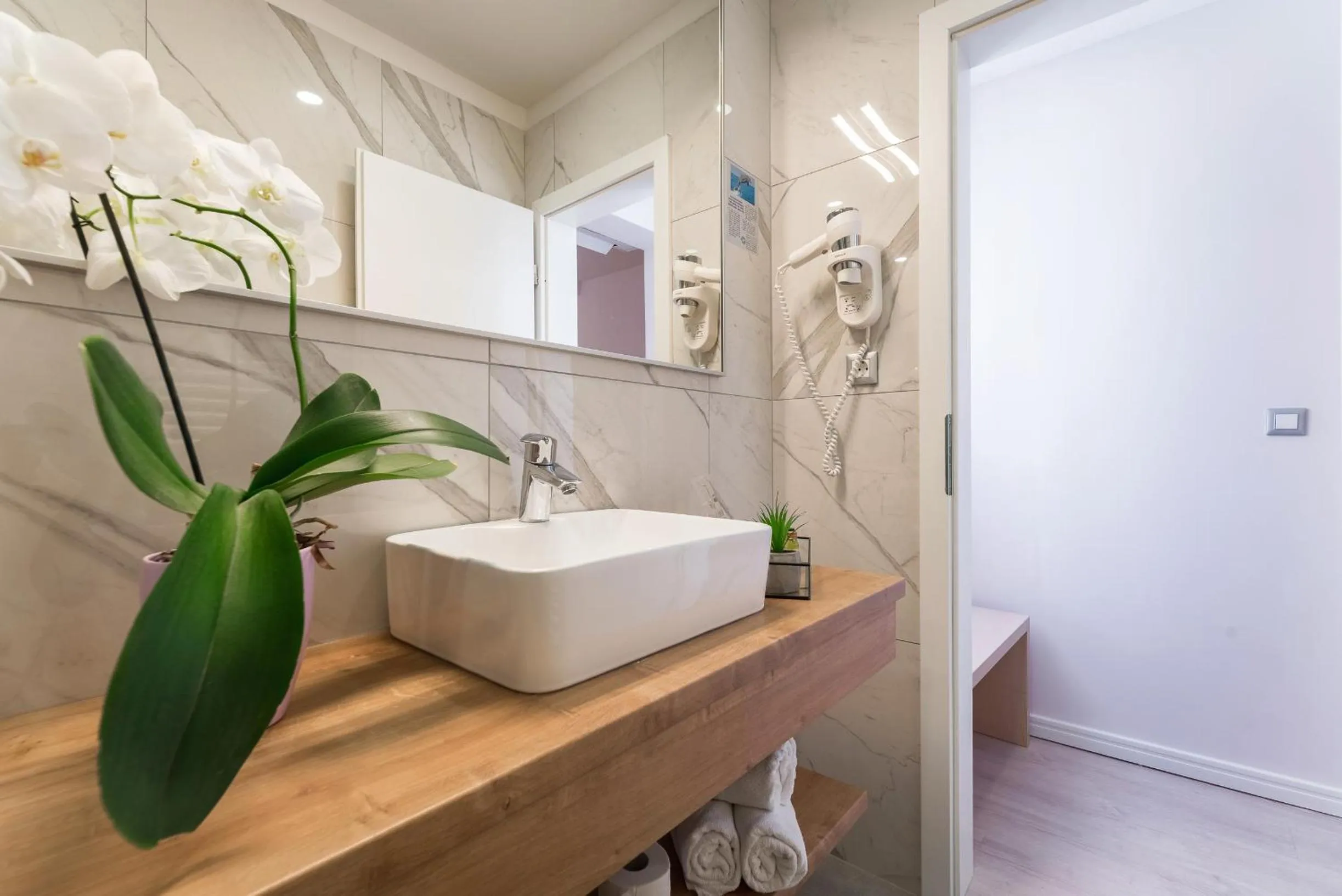 Toilet in Hotel Maritimo