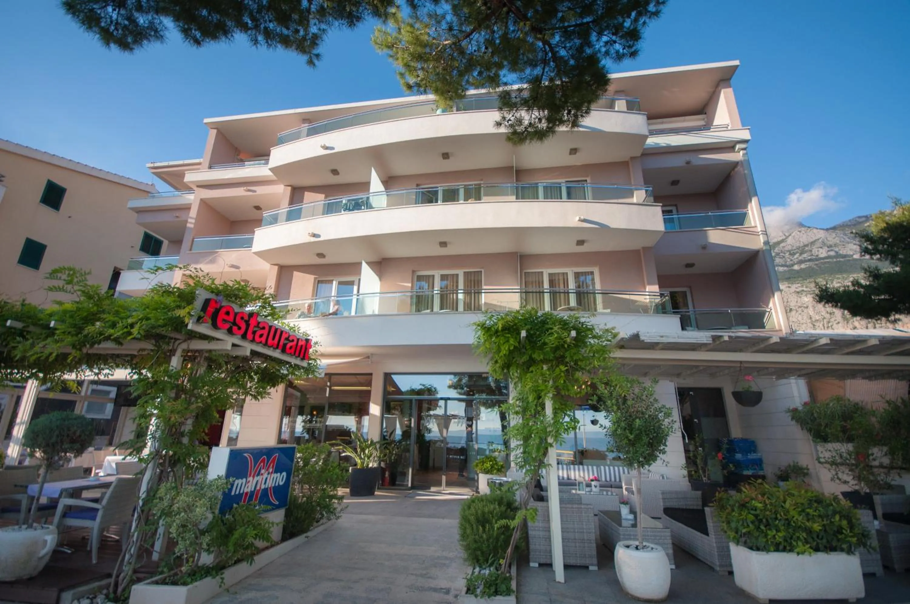 Property building in Hotel Maritimo