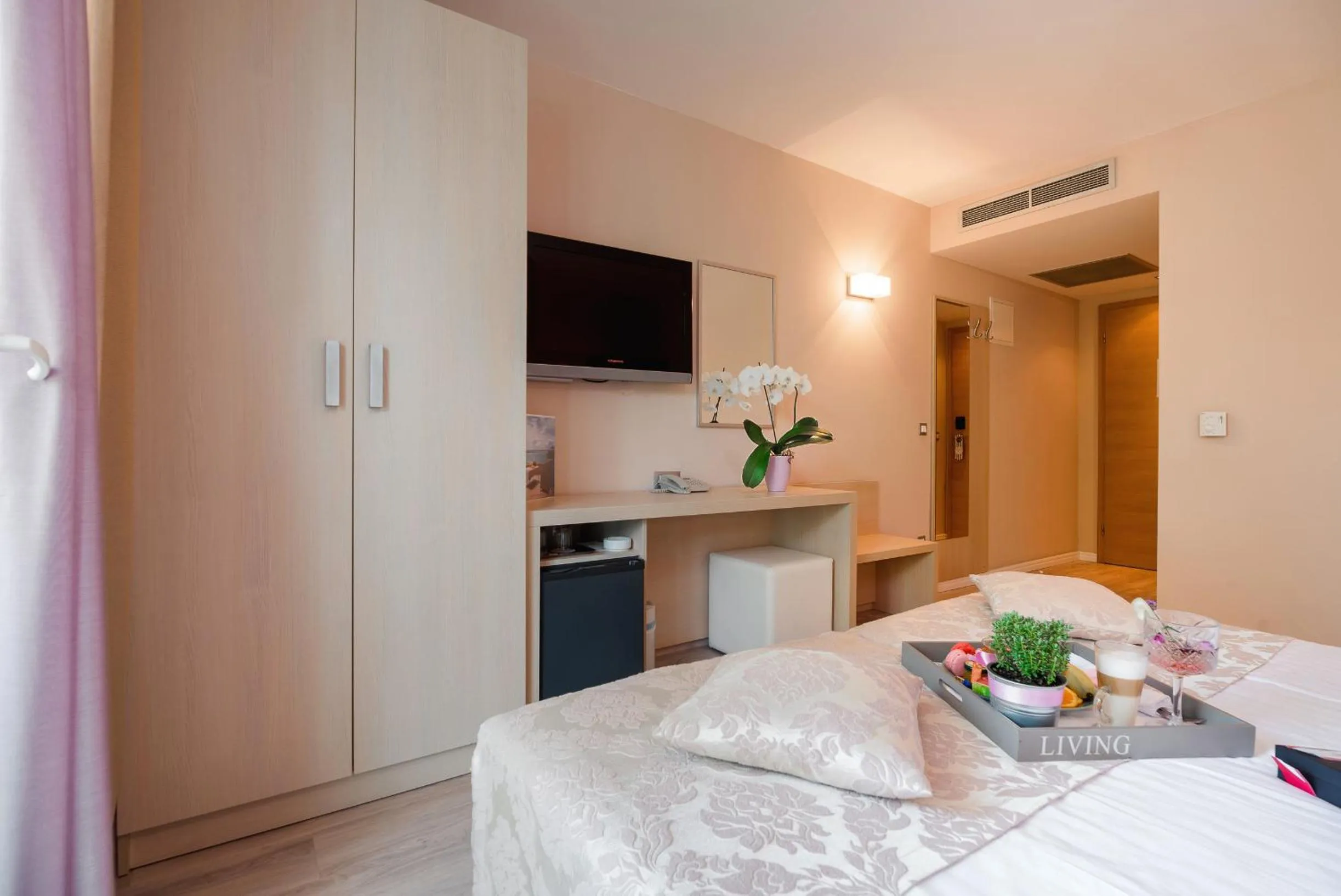 TV and multimedia, Bed in Hotel Maritimo