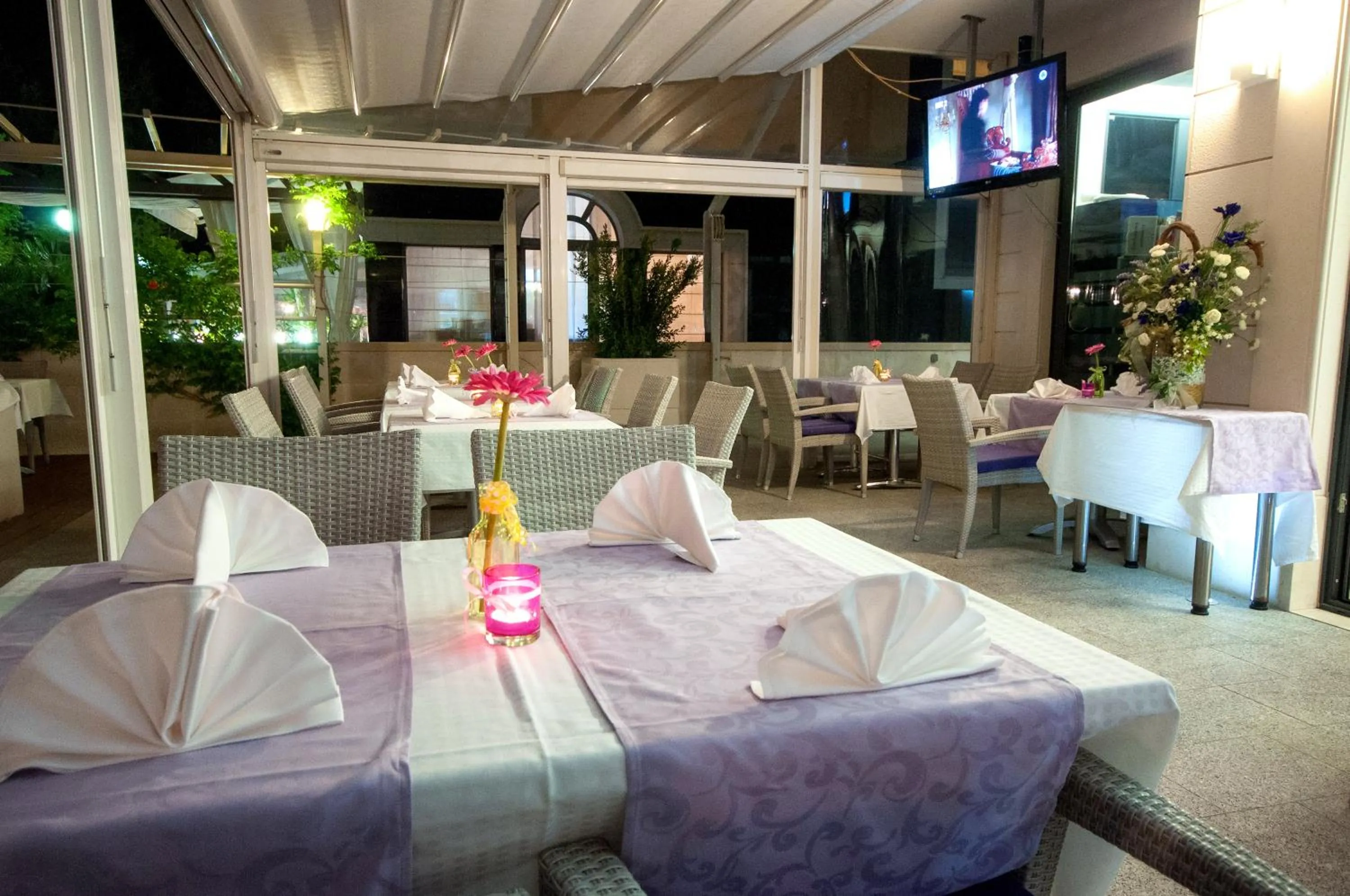 Restaurant/places to eat in Hotel Maritimo