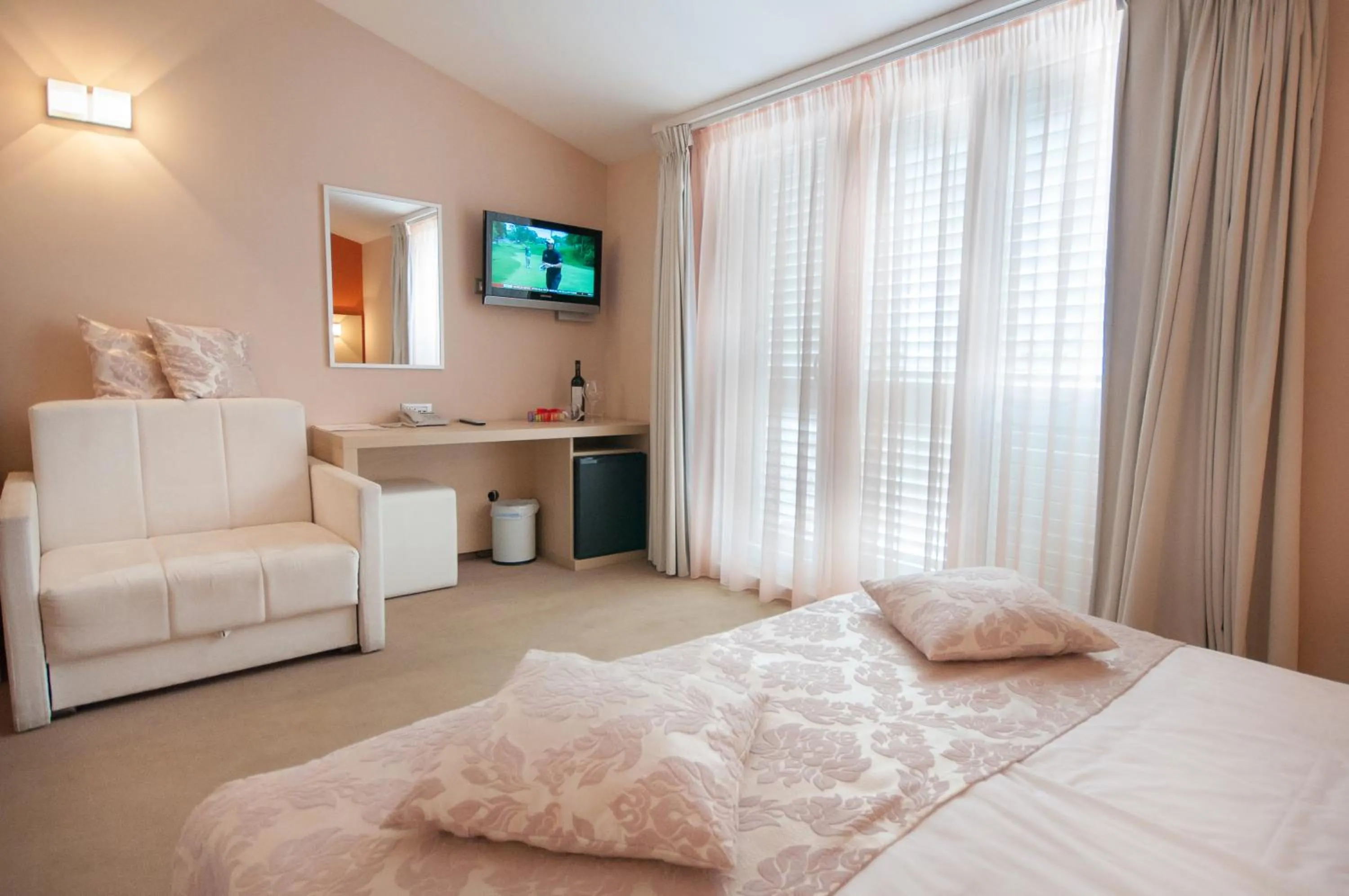 Photo of the whole room, Bed in Hotel Maritimo