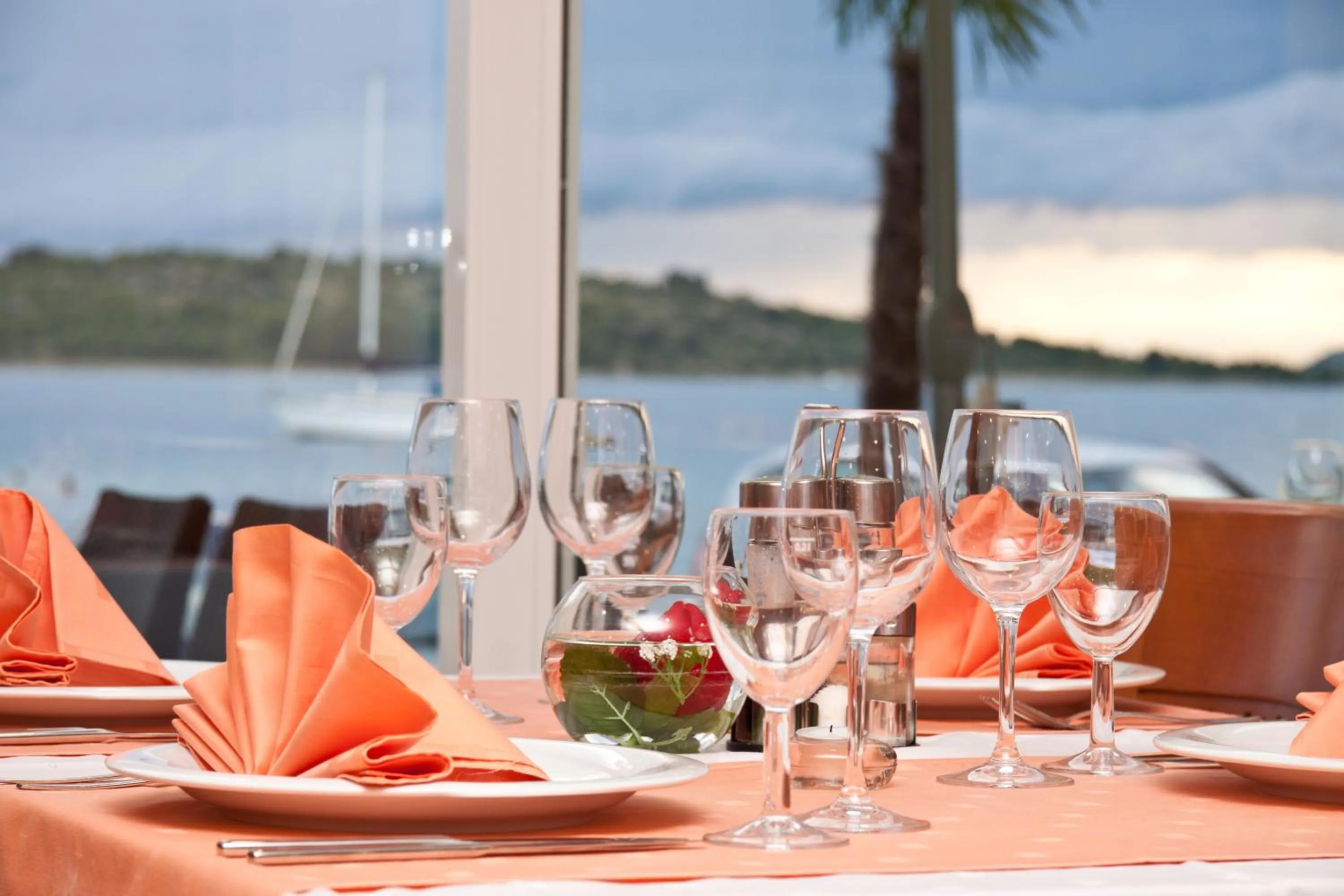 Restaurant/places to eat in Hotel Duje