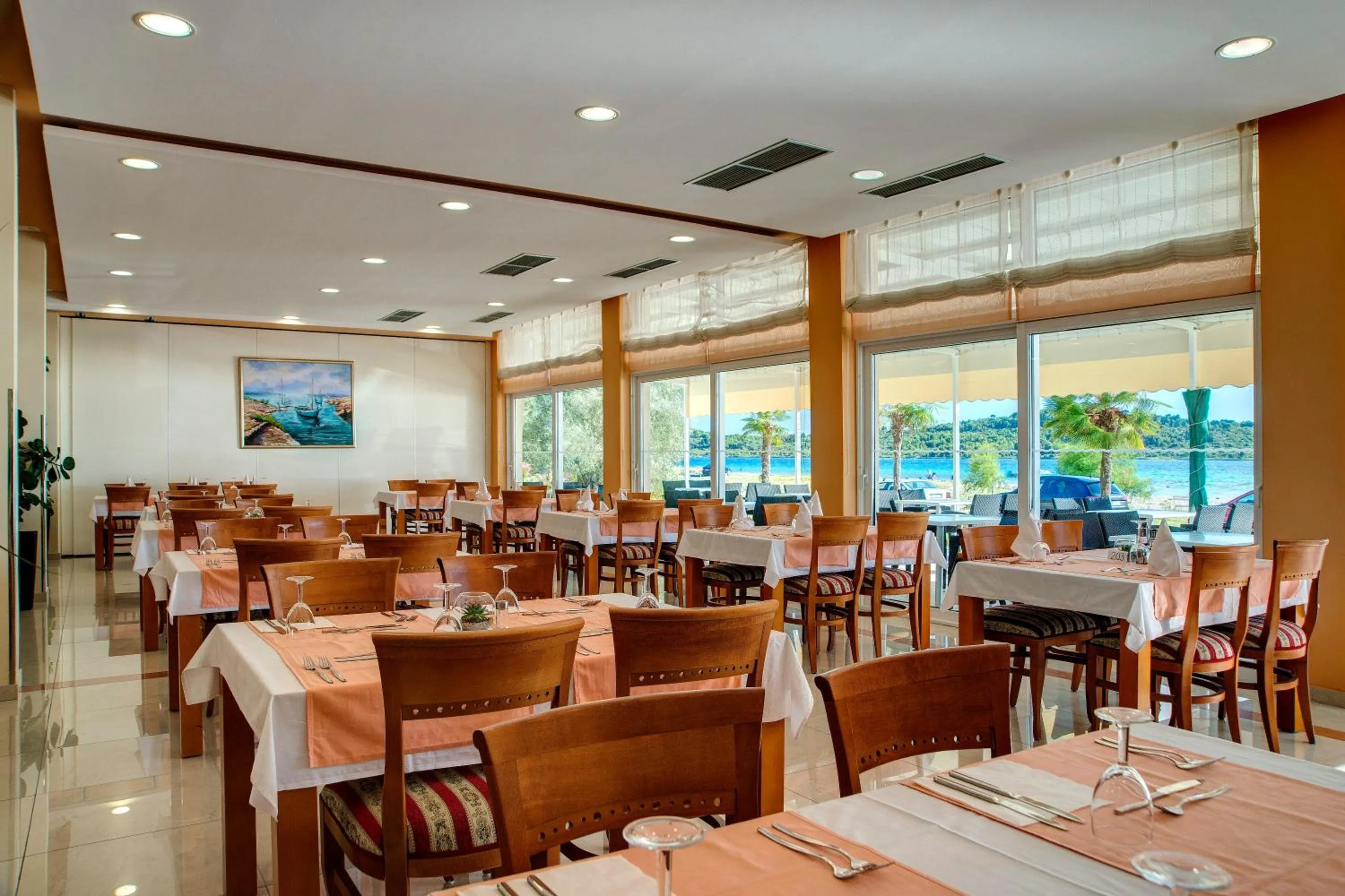 Restaurant/places to eat in Hotel Duje