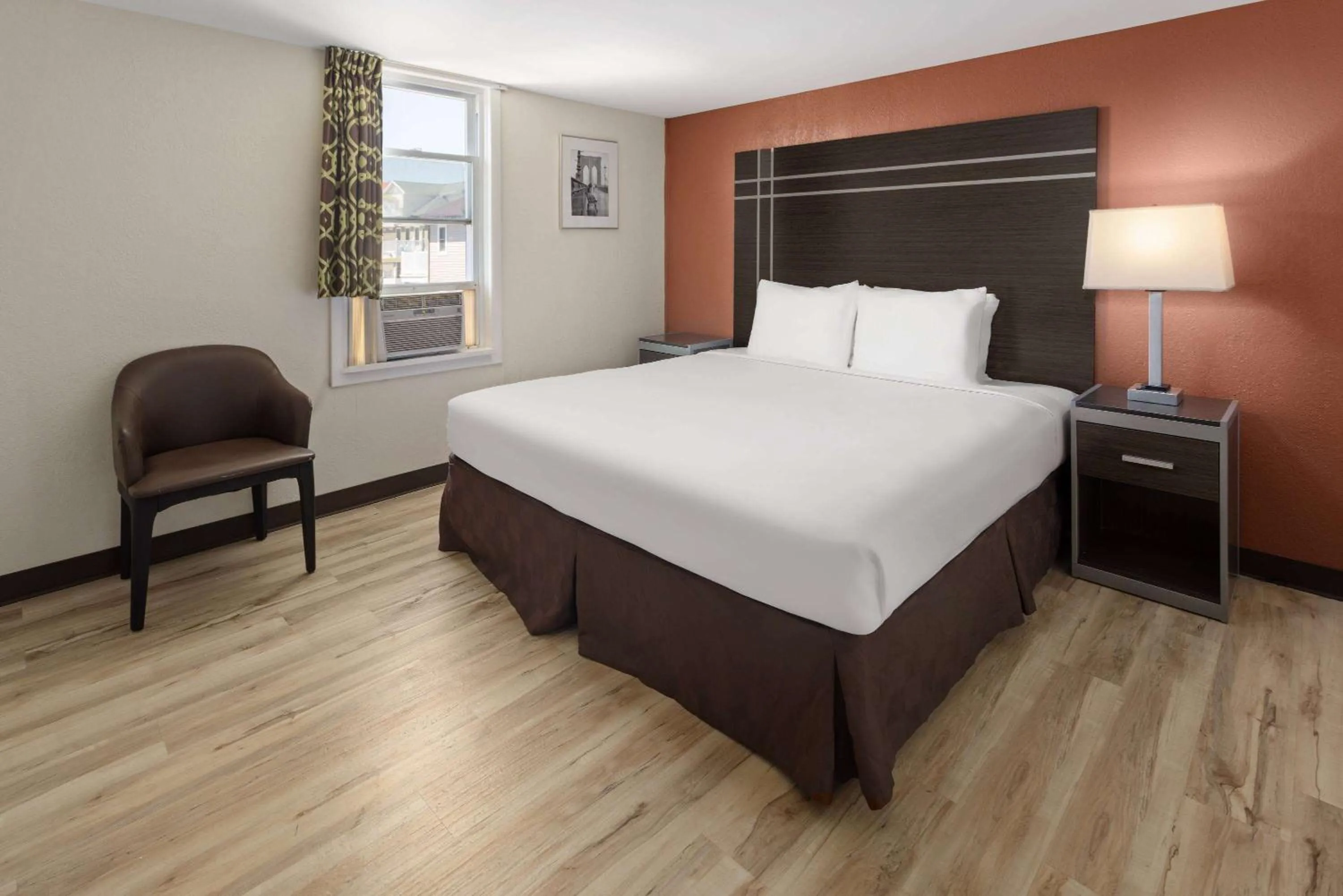 Photo of the whole room, Bed in Wildwood Inn Hotel Beach & Boardwalk