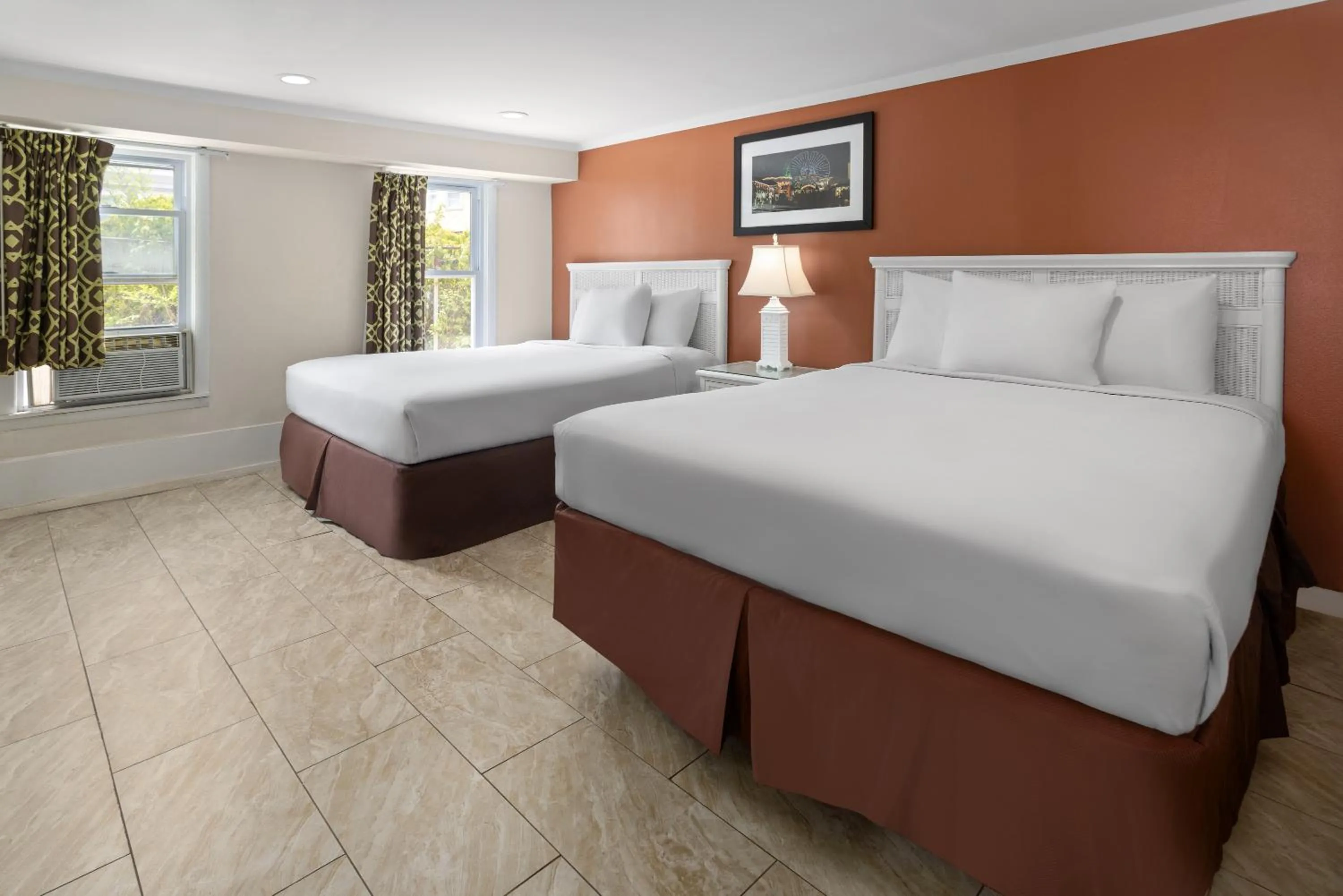 Bed in Wildwood Inn Hotel Beach & Boardwalk