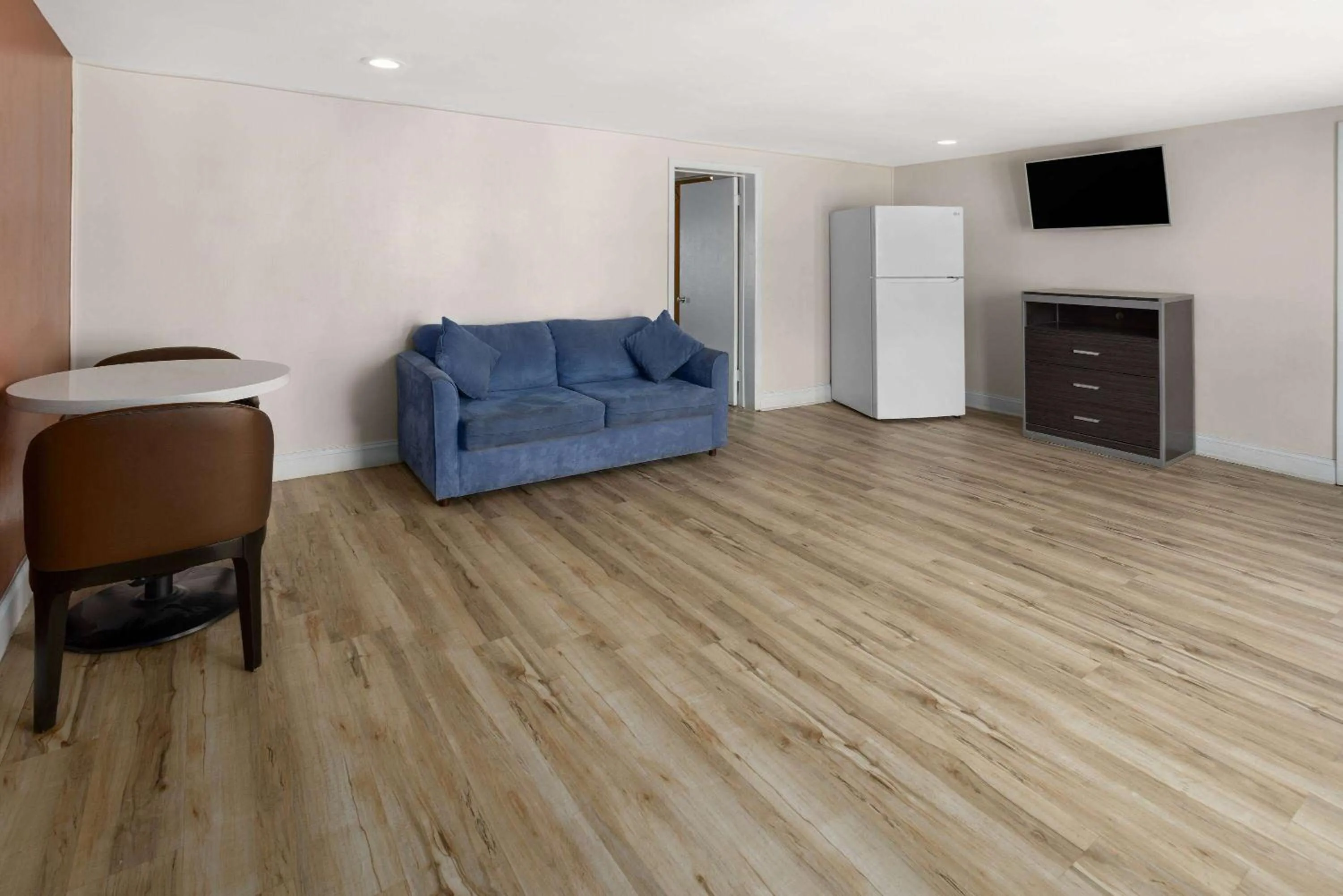 Photo of the whole room in Wildwood Inn Hotel Travelodge Beach & Boardwalk