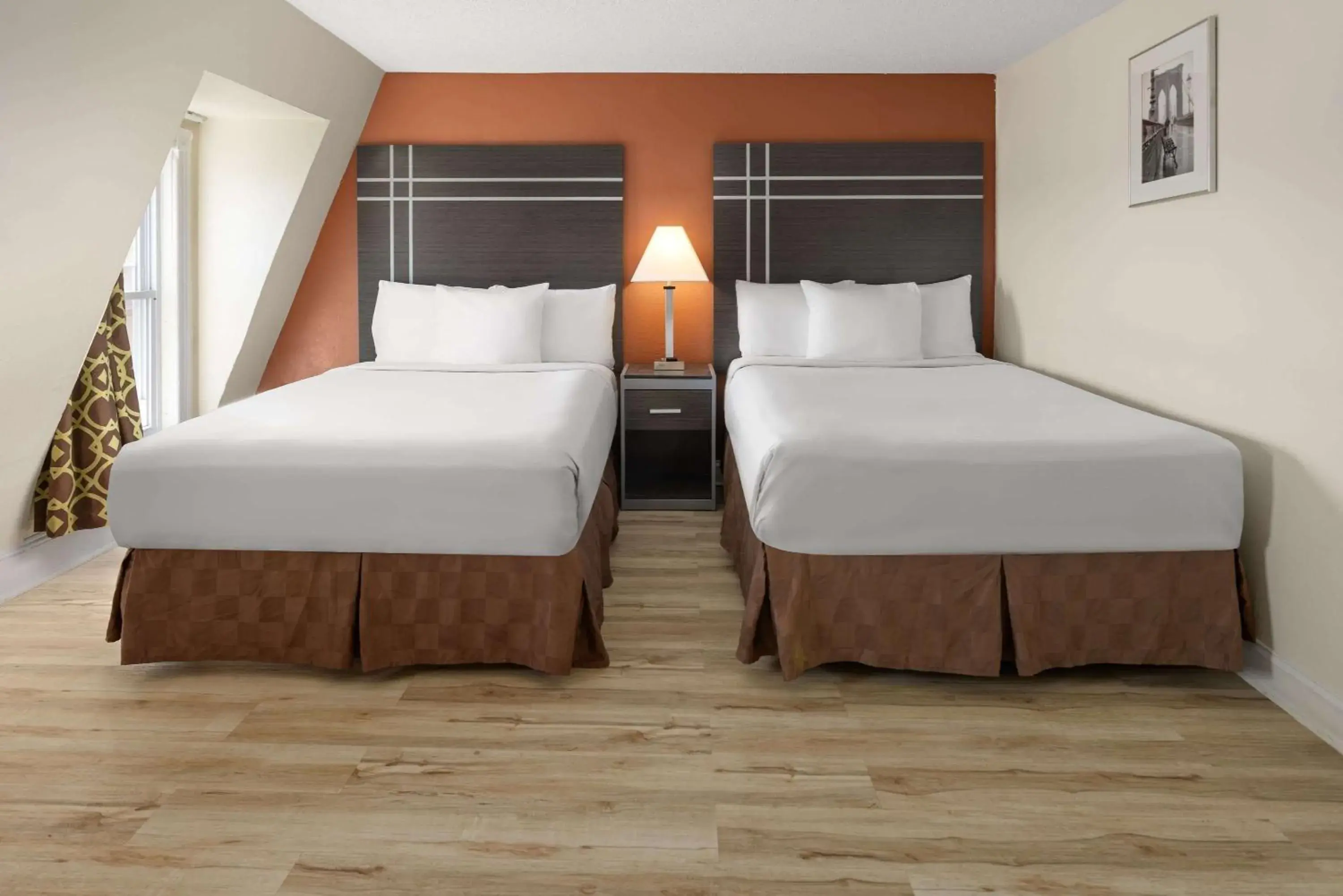 Photo of the whole room, Bed in Wildwood Inn Hotel Travelodge Beach & Boardwalk Photo of the whole room, Bed in Wildwood Inn Hotel Travelodge Beach & Boardwalk