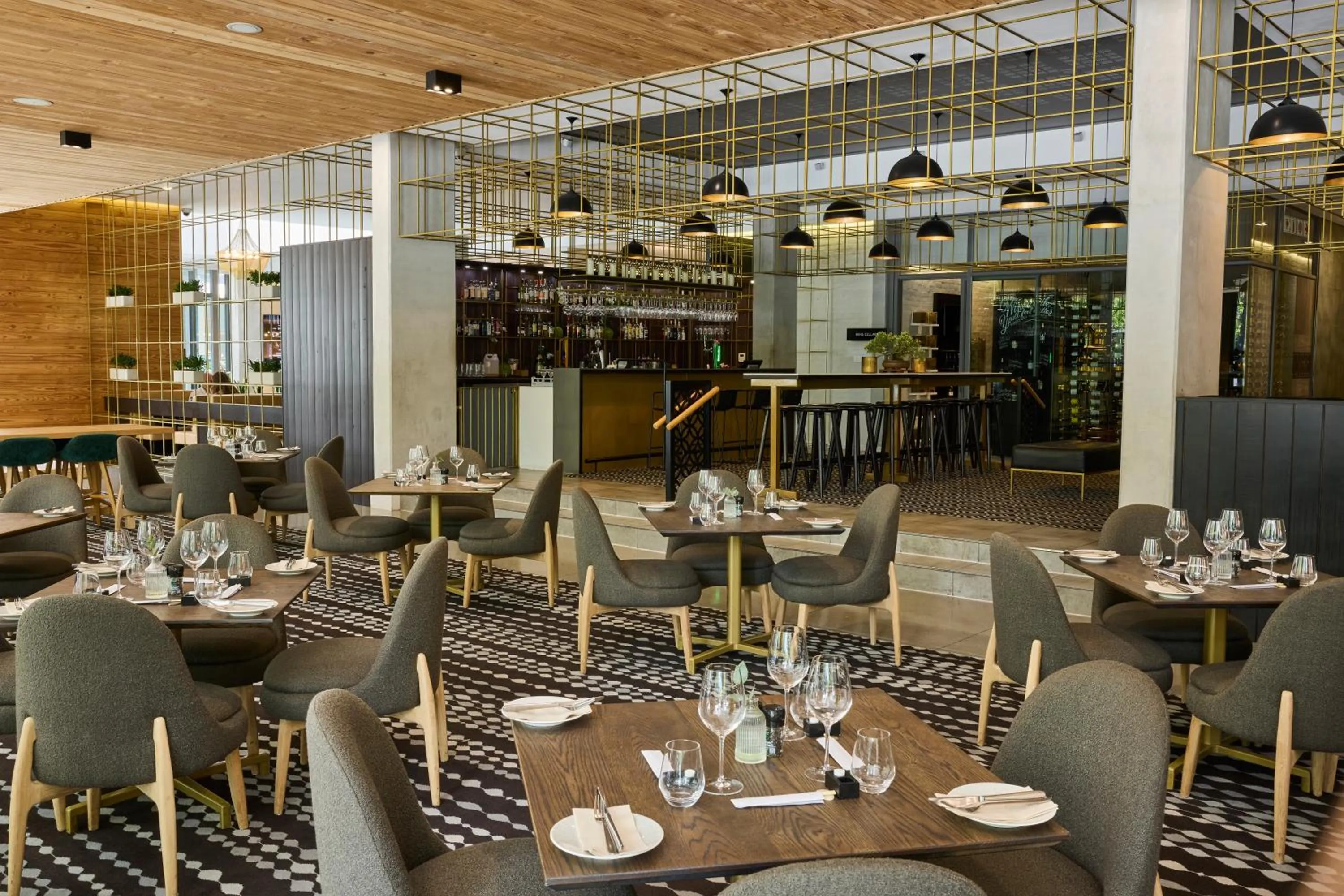 Restaurant/places to eat in Century City Hotel Urban Square