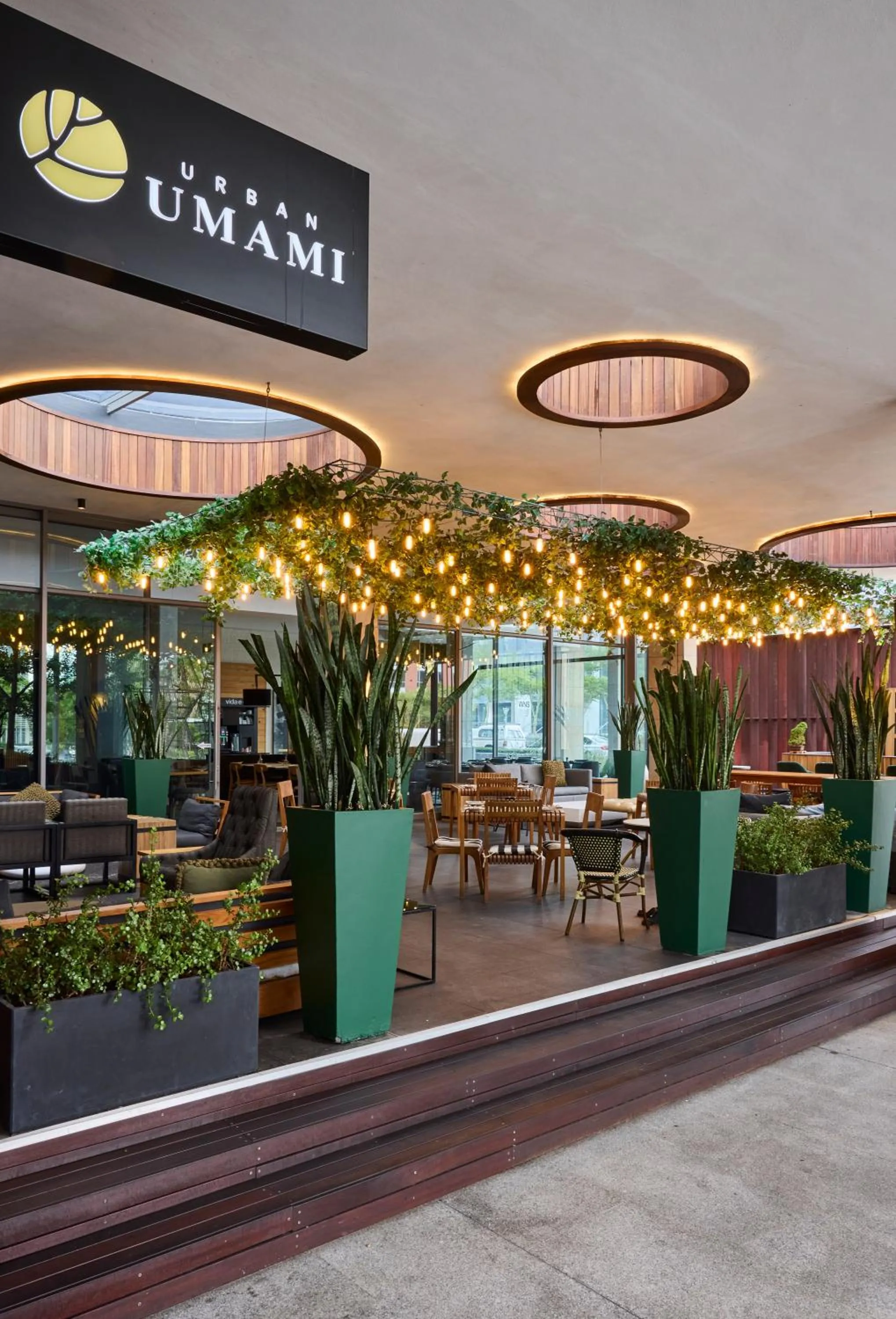 Restaurant/places to eat in Century City Hotel Urban Square