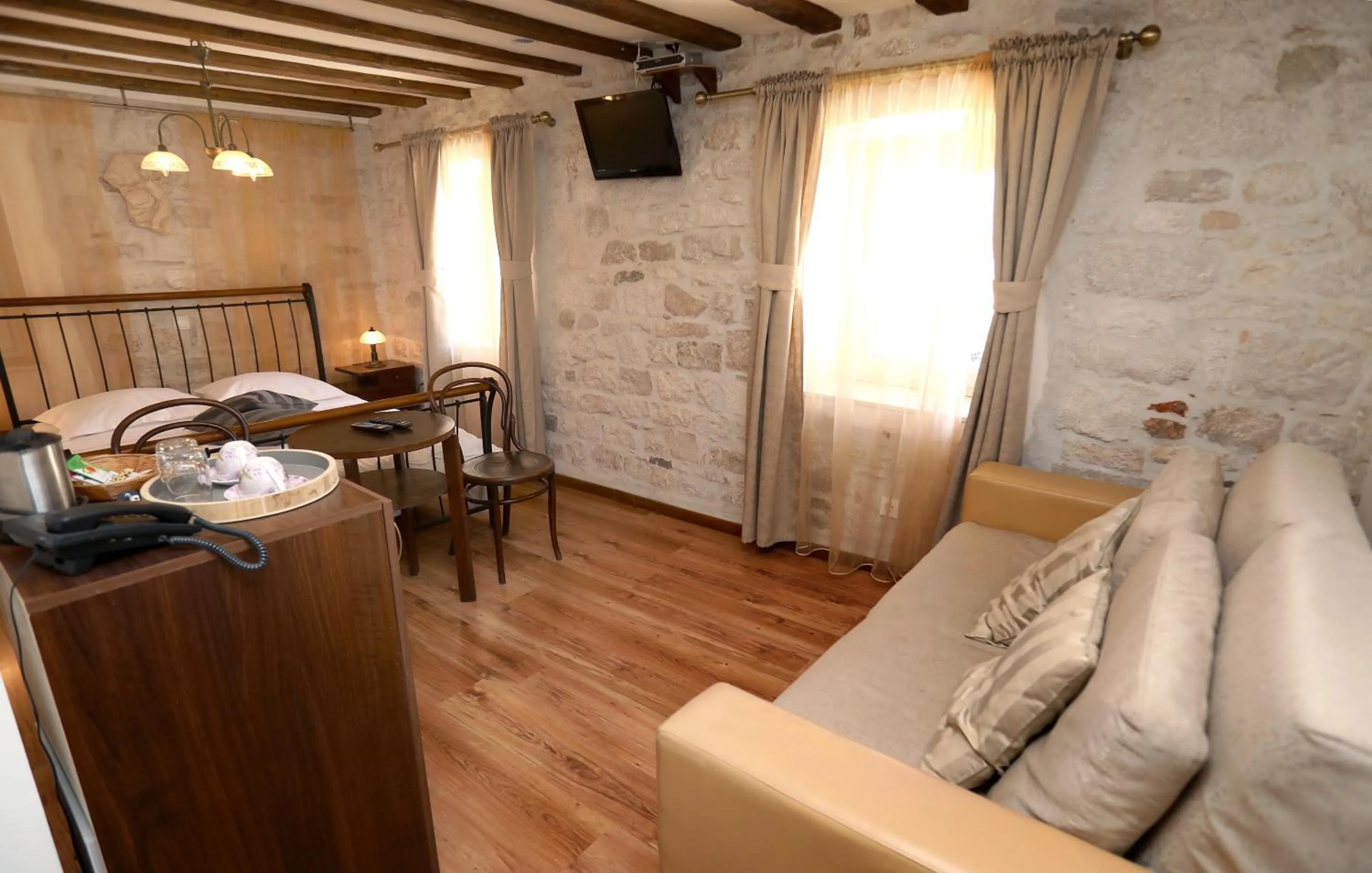 Photo of the whole room in Villa Carrara