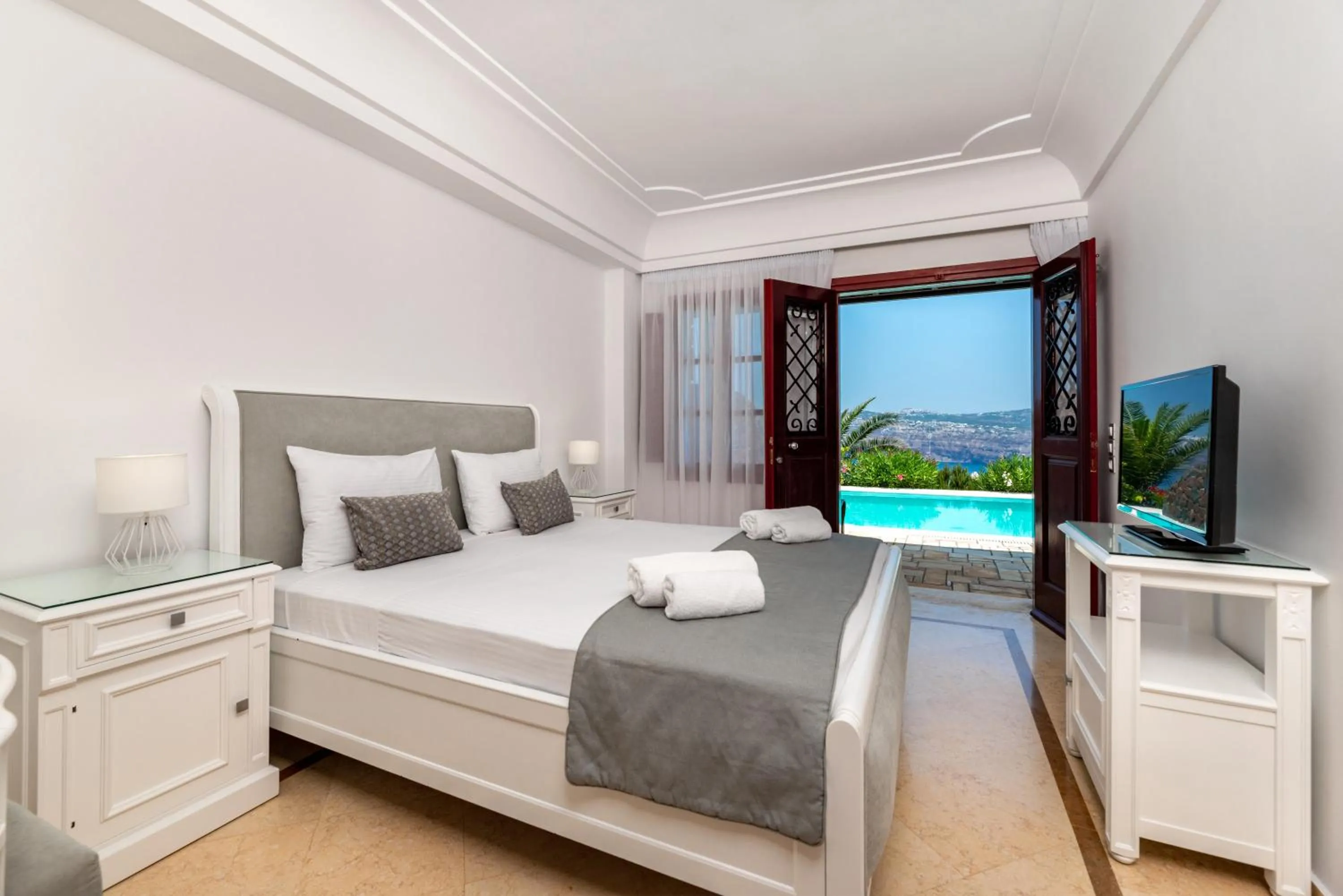 Bedroom, Bed in Maison Des Lys - Luxury Suites