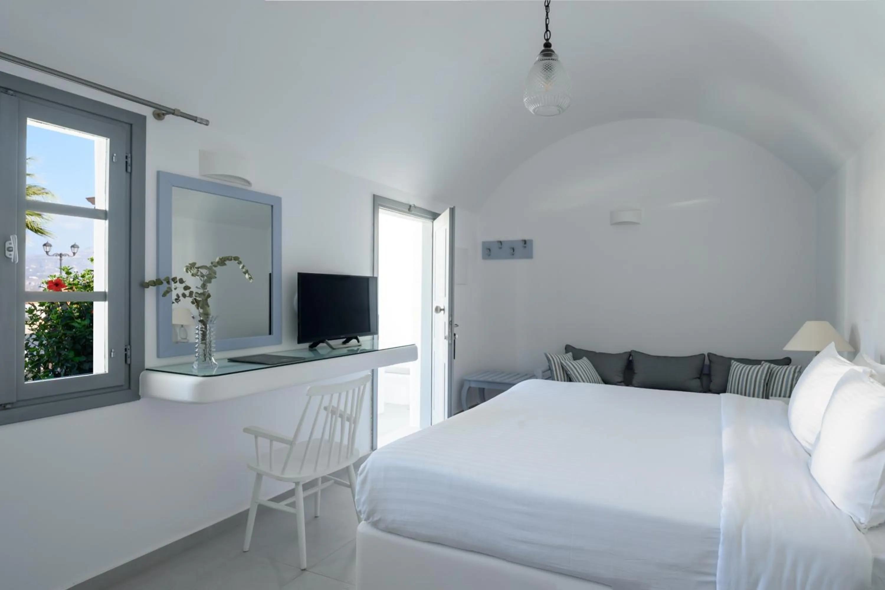 Bedroom, Bed in Maison Des Lys - Luxury Suites