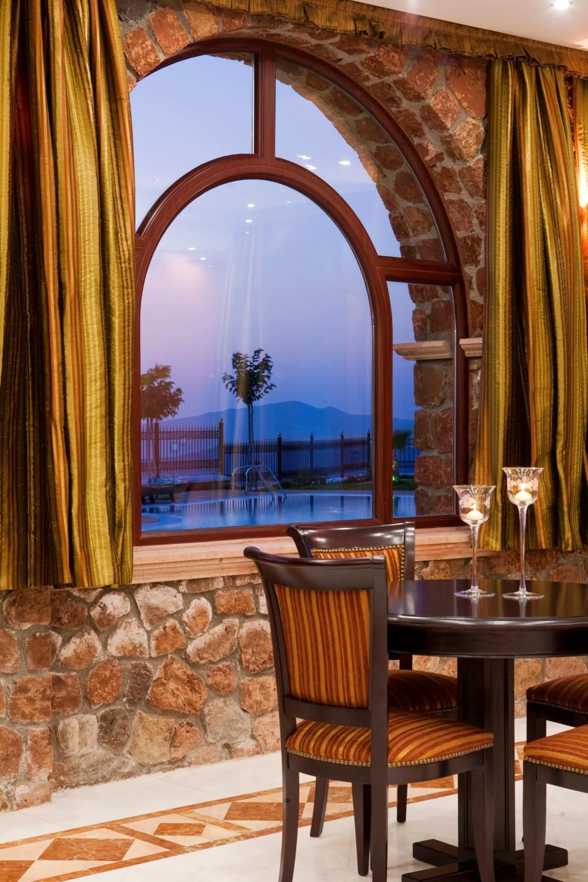 Communal lounge/ TV room in Maison Des Lys - Luxury Suites