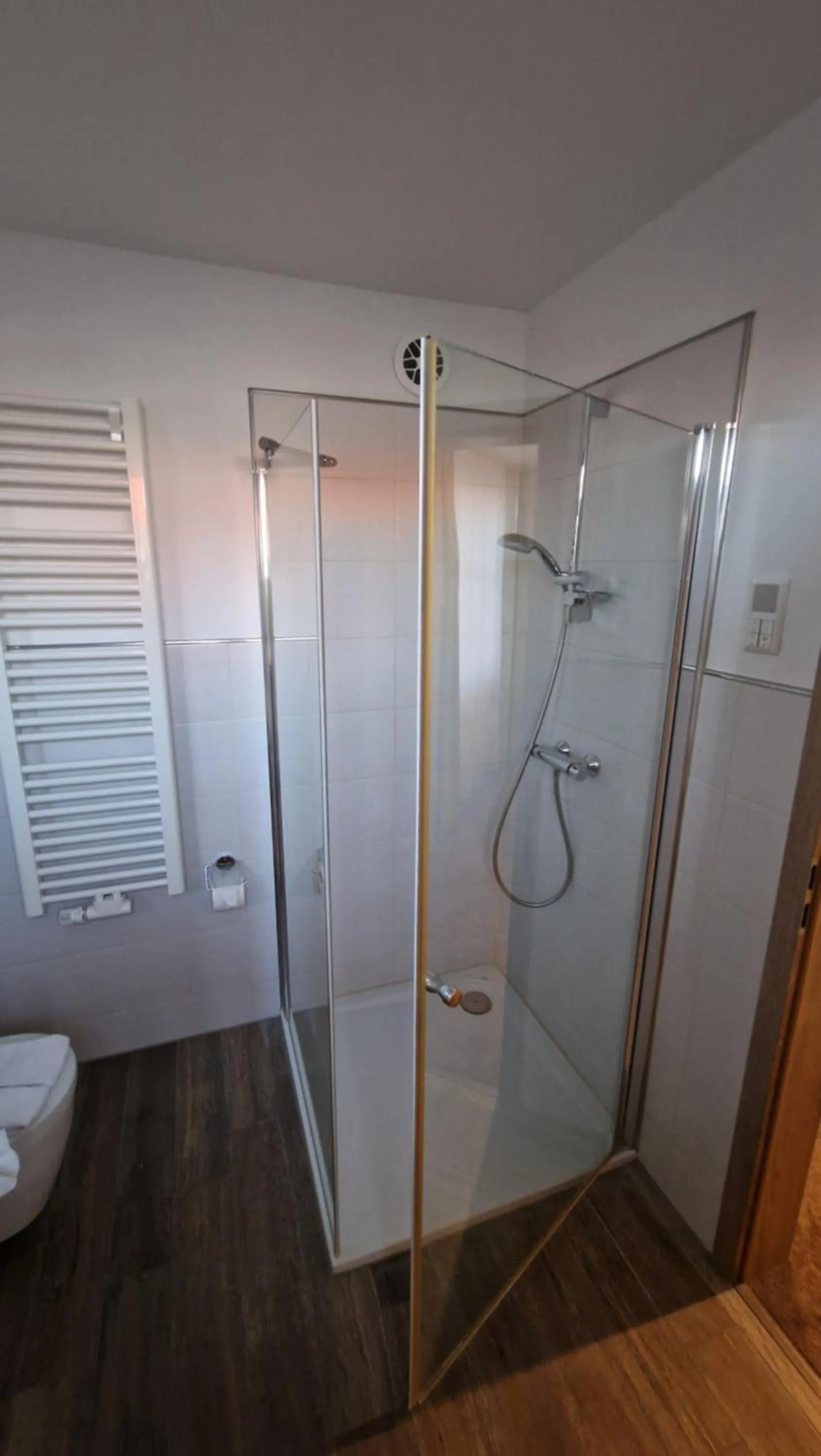 Bathroom in Schwarzer Adler - Hotel Garni