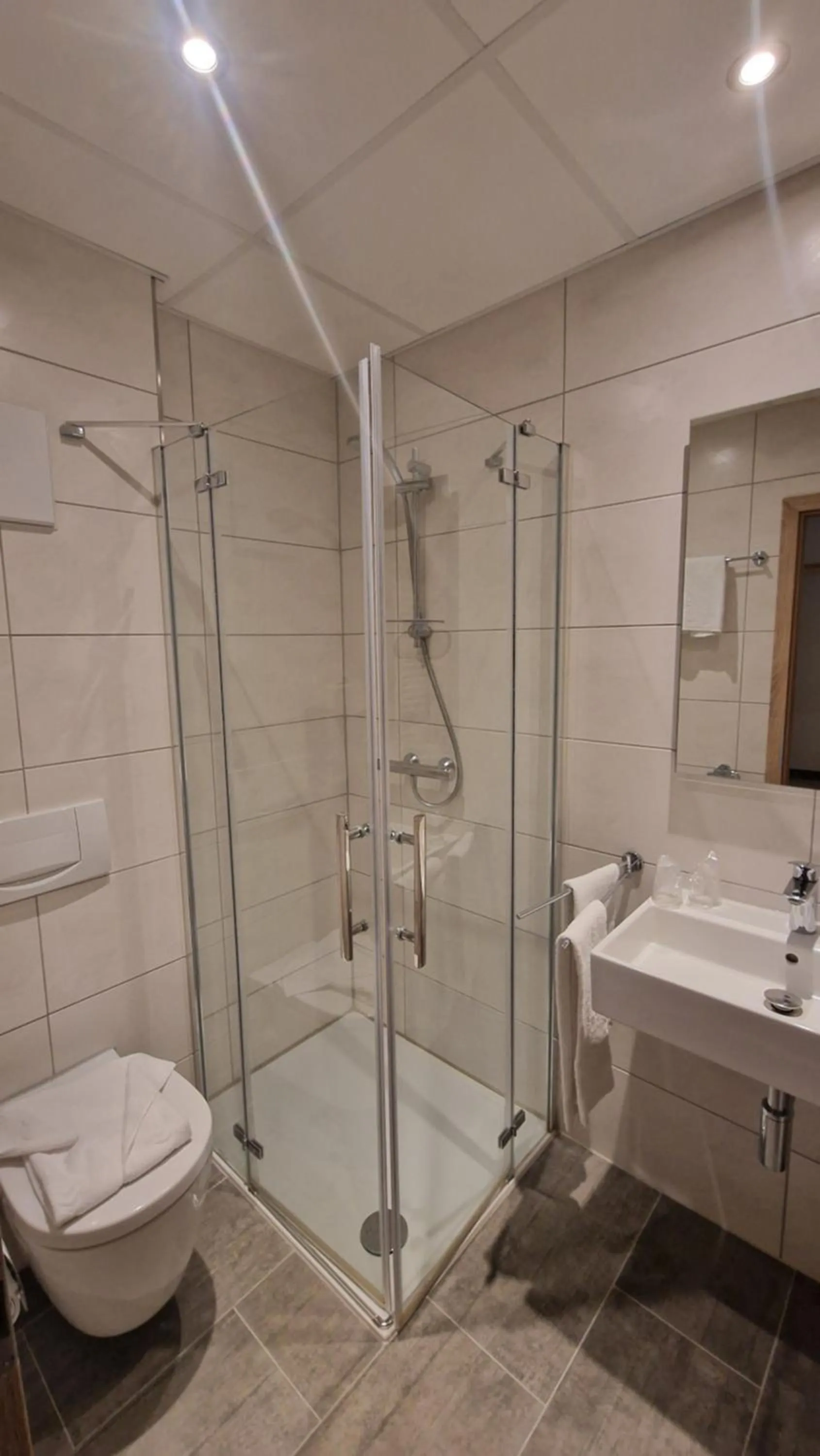 Bathroom in Schwarzer Adler - Hotel Garni