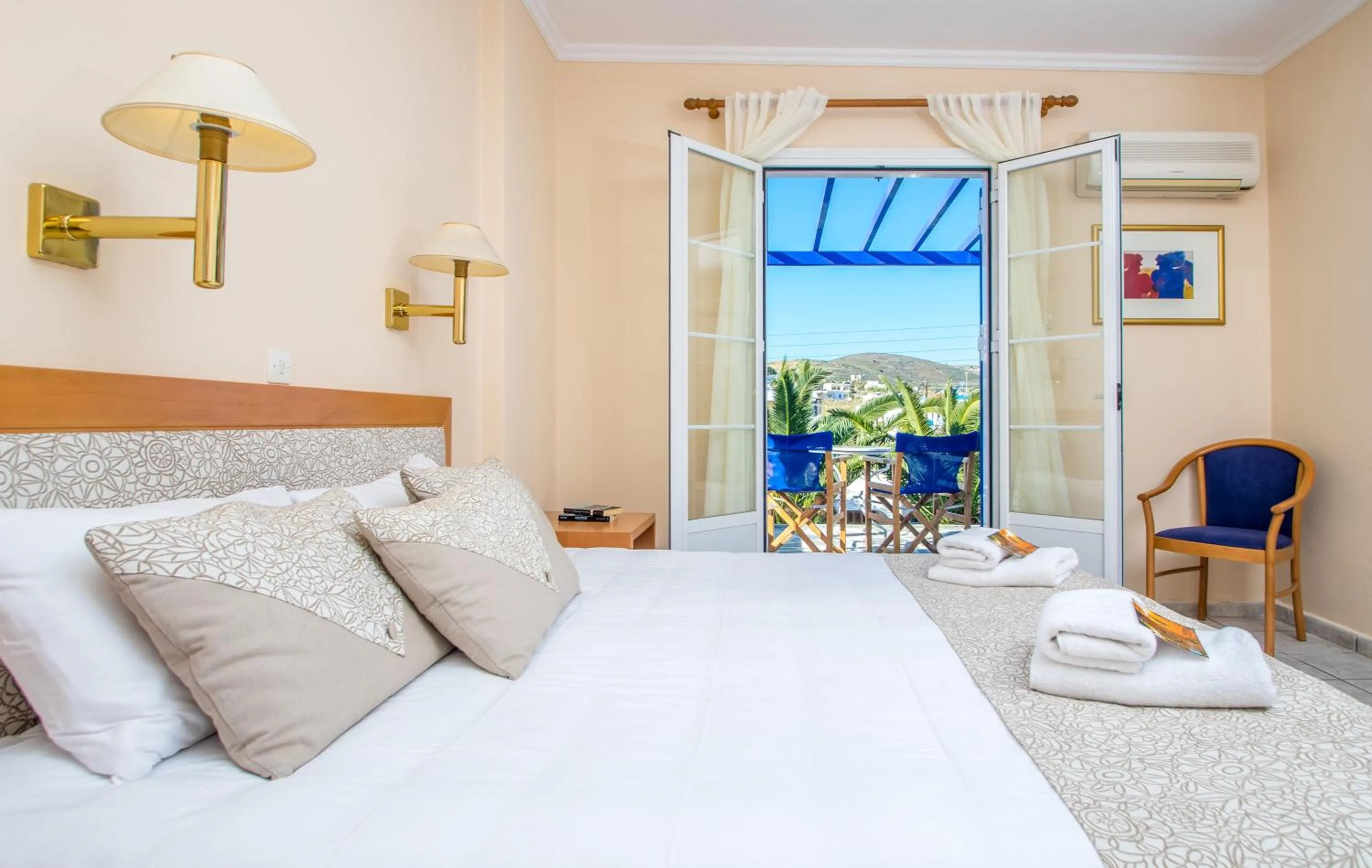 Photo of the whole room, Bed in Syros Atlantis