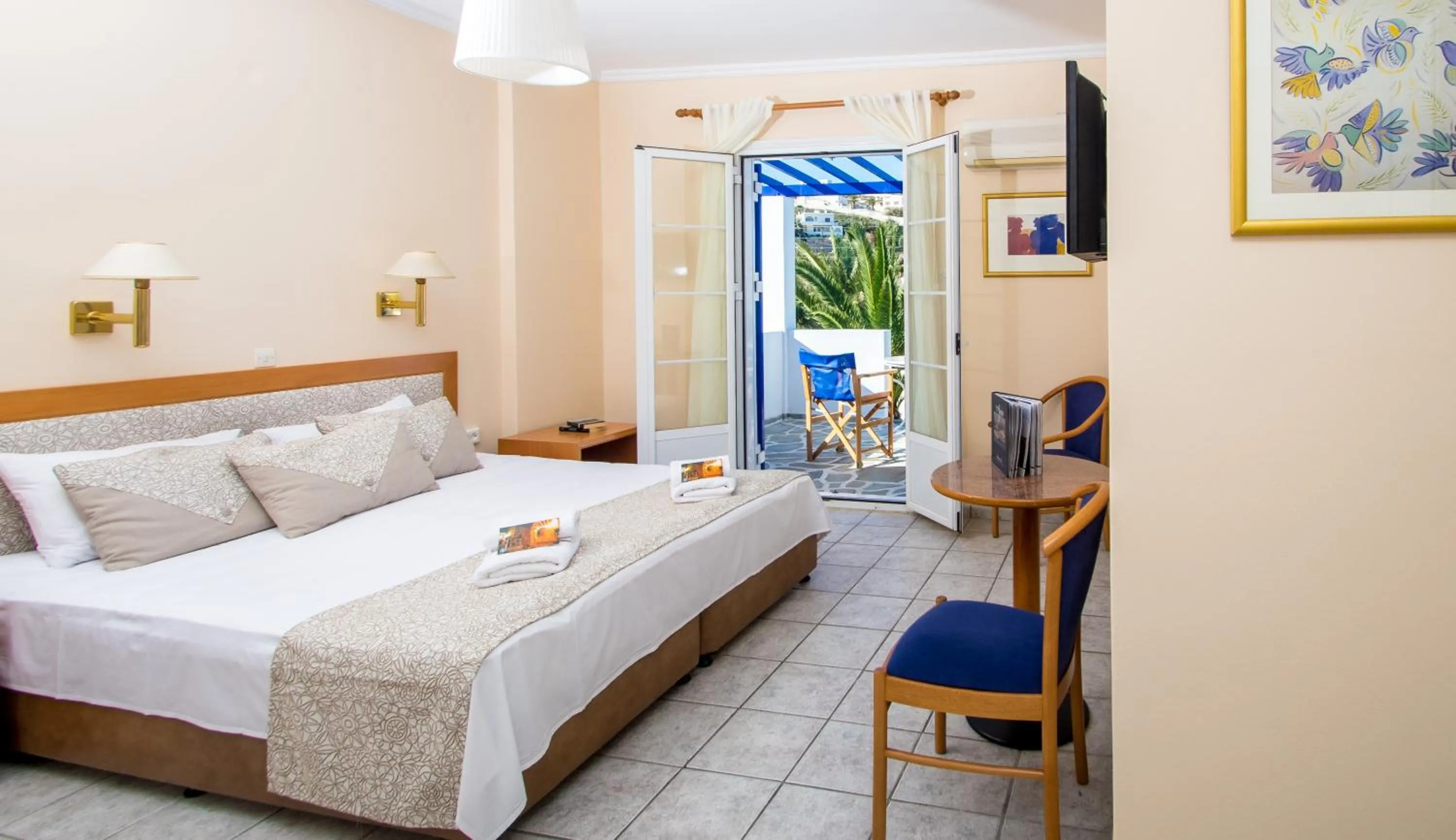 Photo of the whole room, Bed in Syros Atlantis