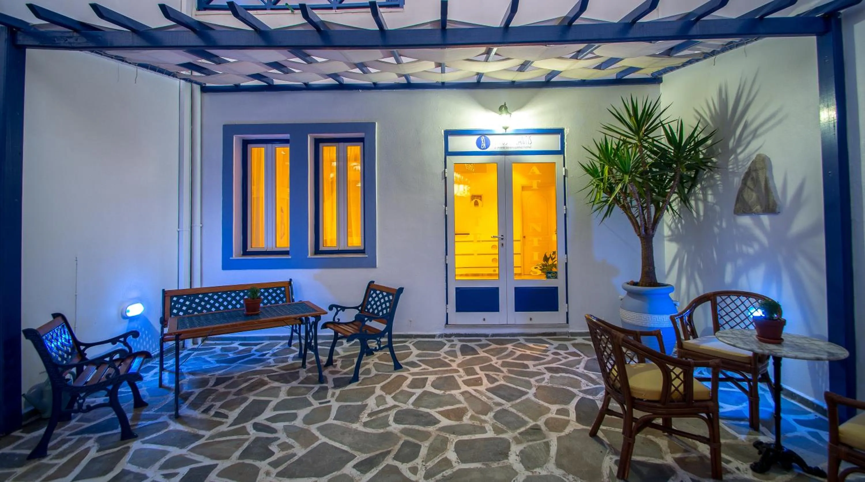 Patio in Syros Atlantis
