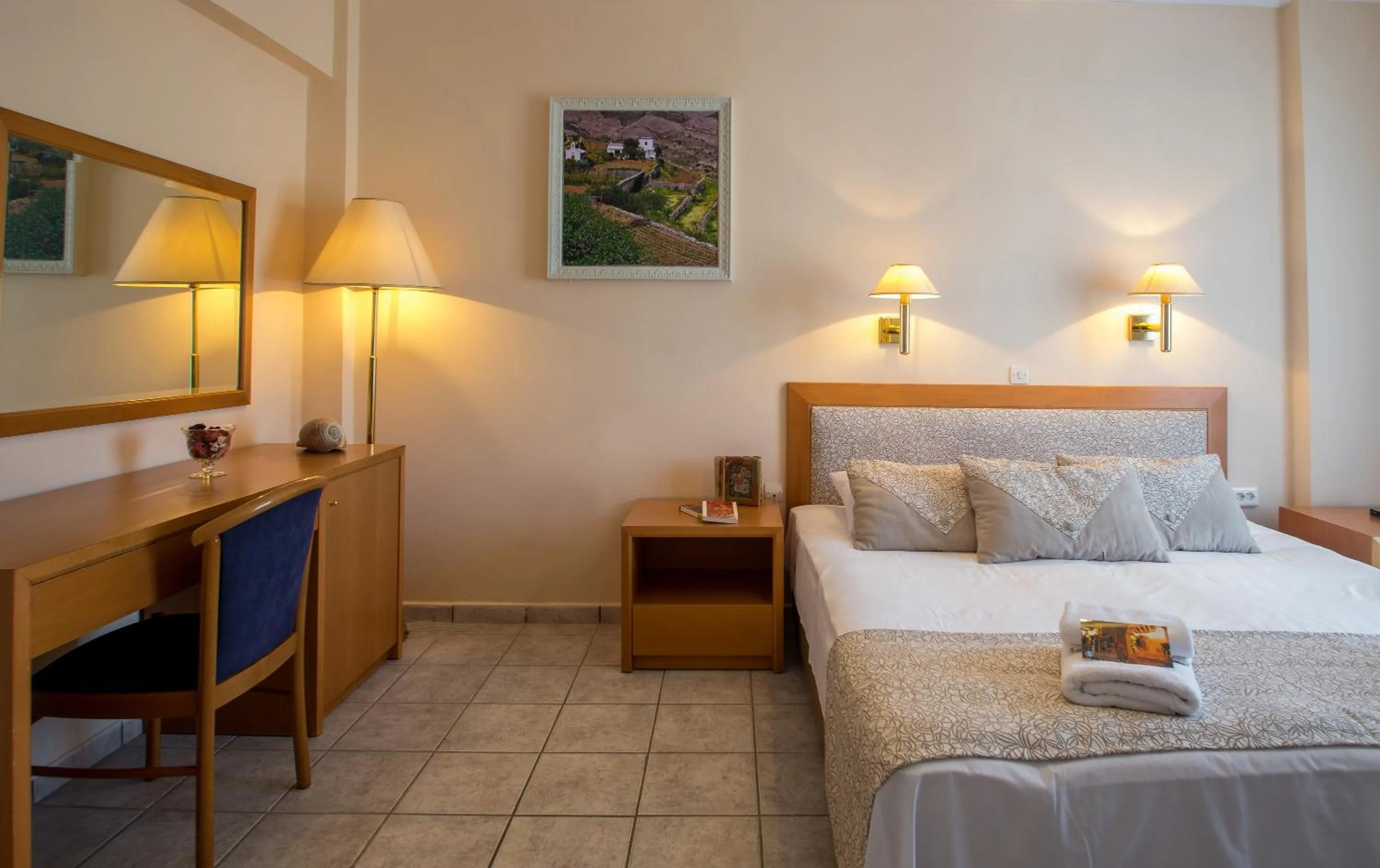 Photo of the whole room, Bed in Syros Atlantis