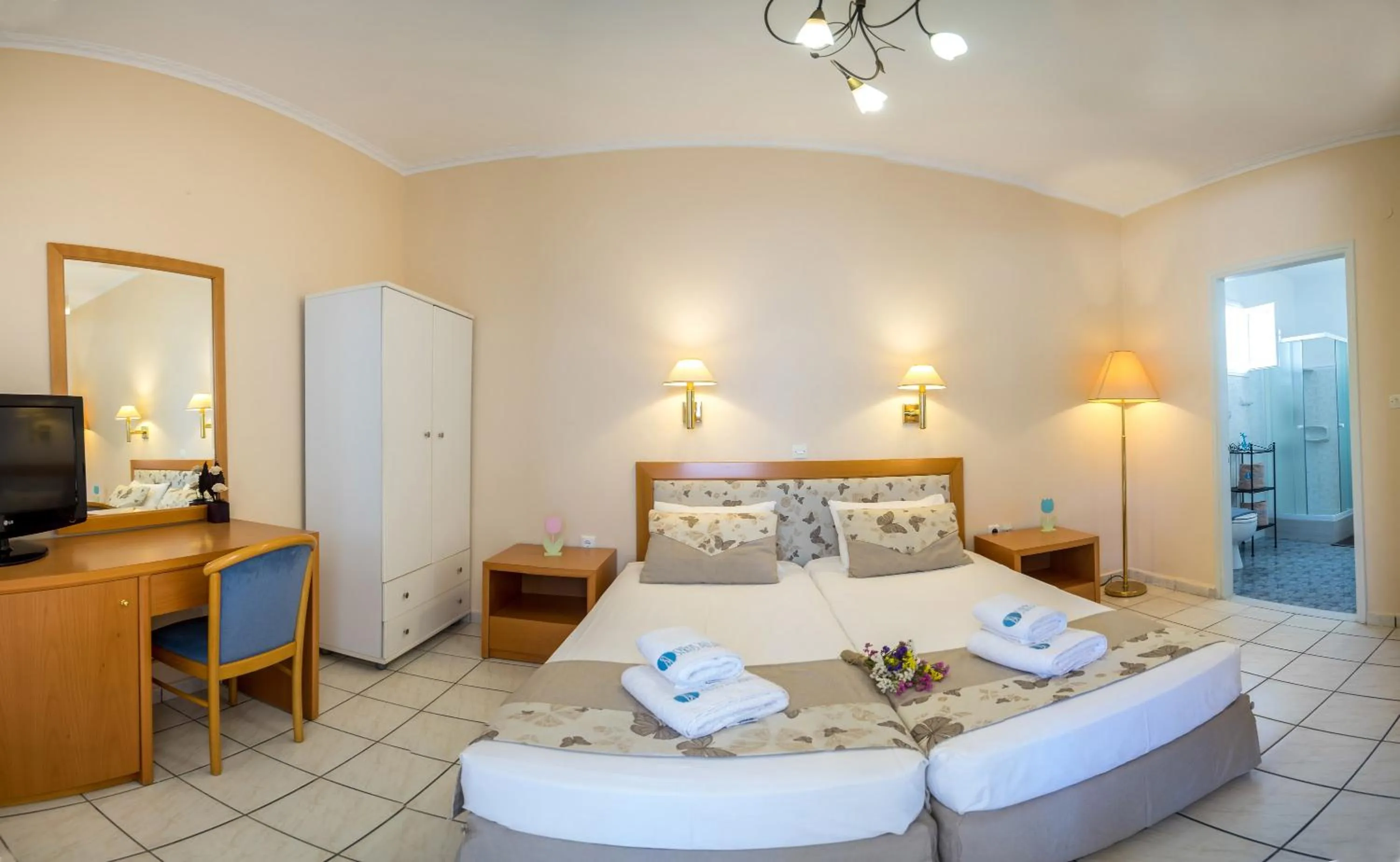 Photo of the whole room, Bed in Syros Atlantis