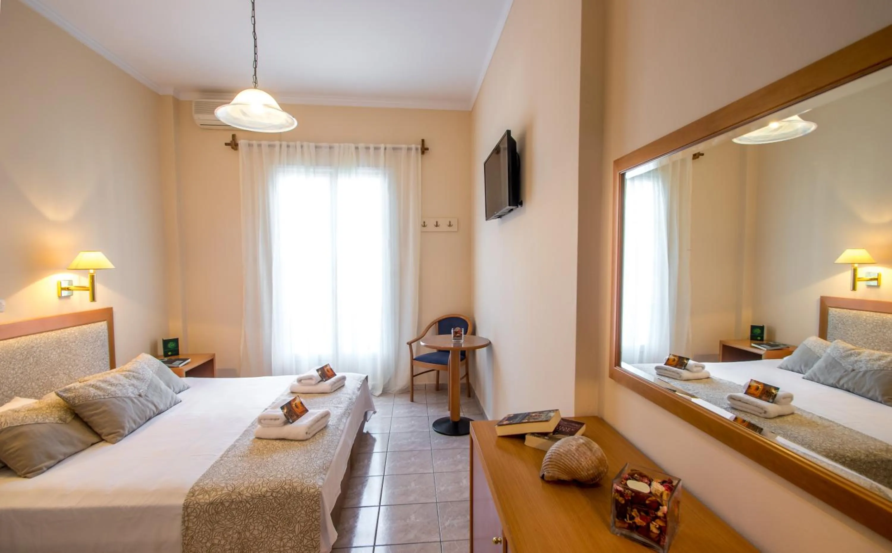 Photo of the whole room, Bed in Syros Atlantis