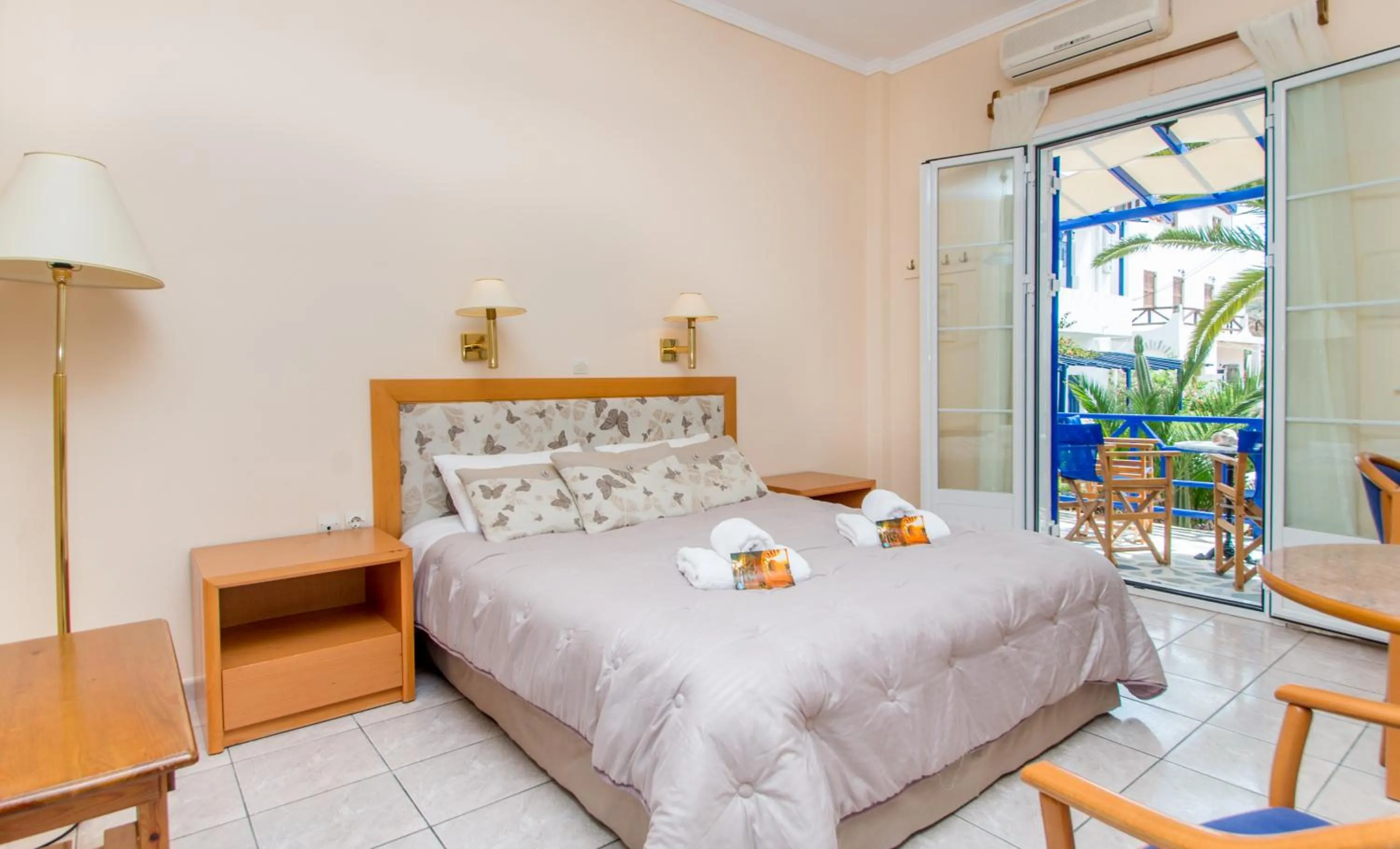 Bedroom, Bed in Syros Atlantis