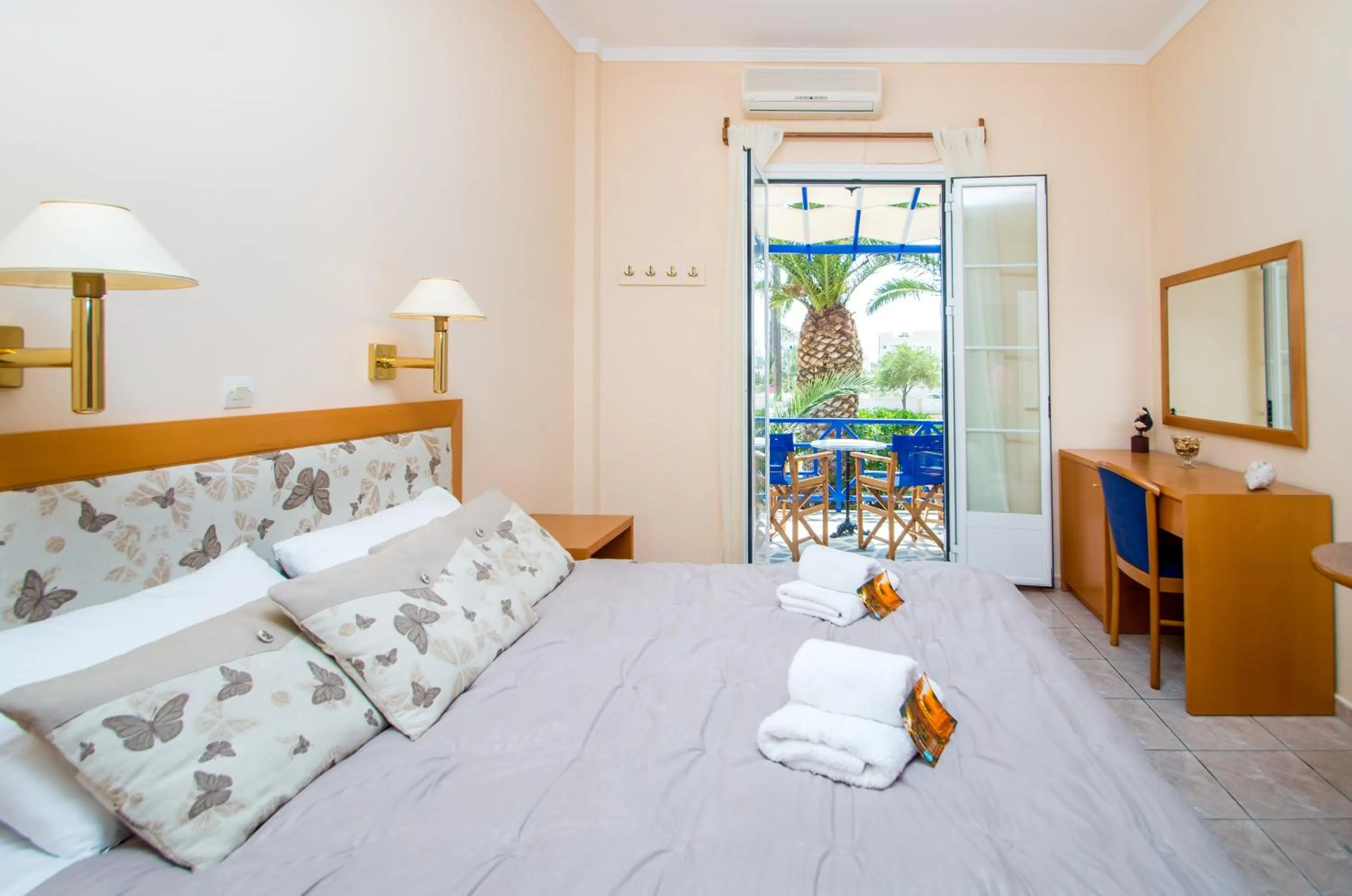 Bedroom, Bed in Syros Atlantis