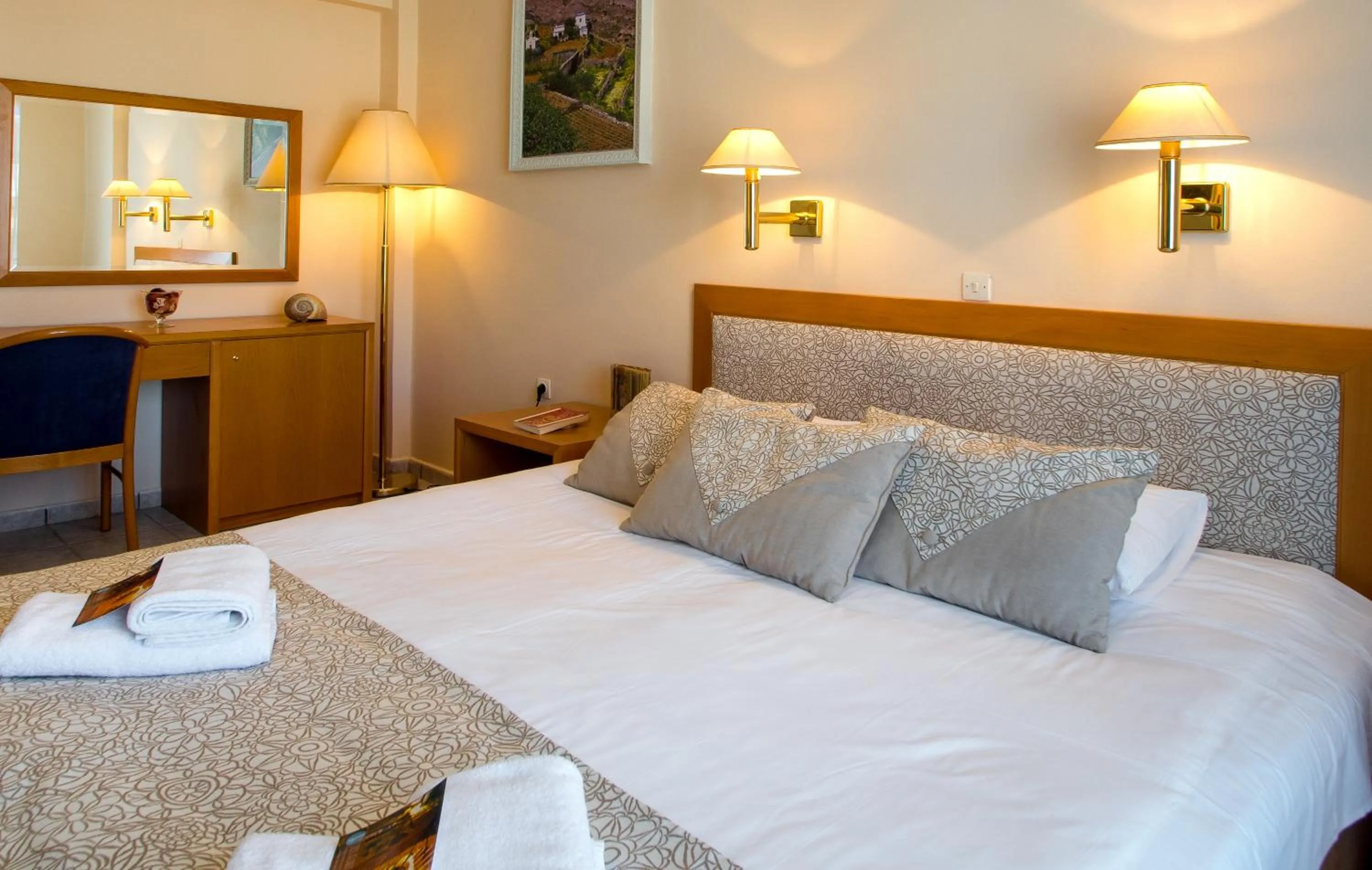 Photo of the whole room, Bed in Syros Atlantis